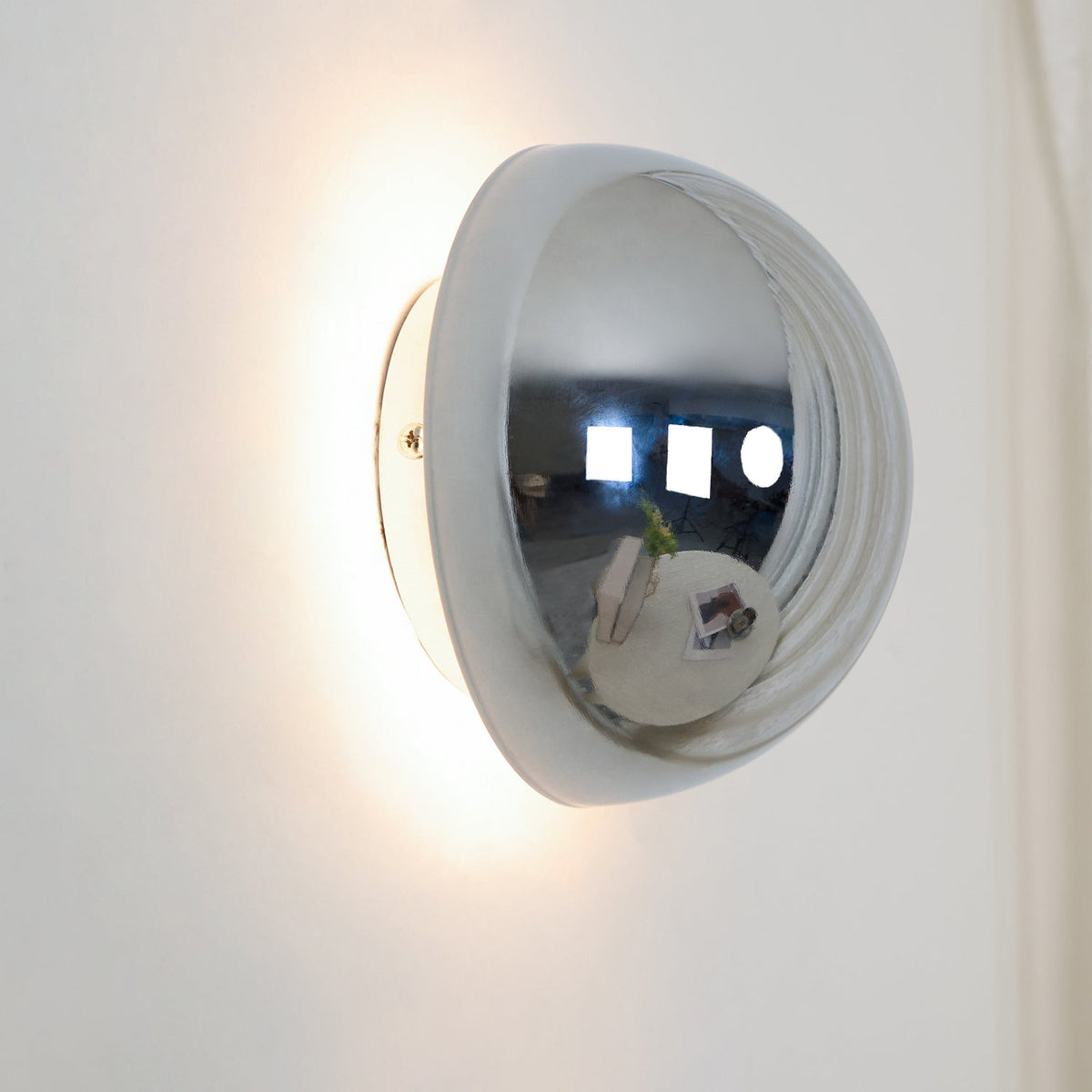 Senendol Globe Wall Light