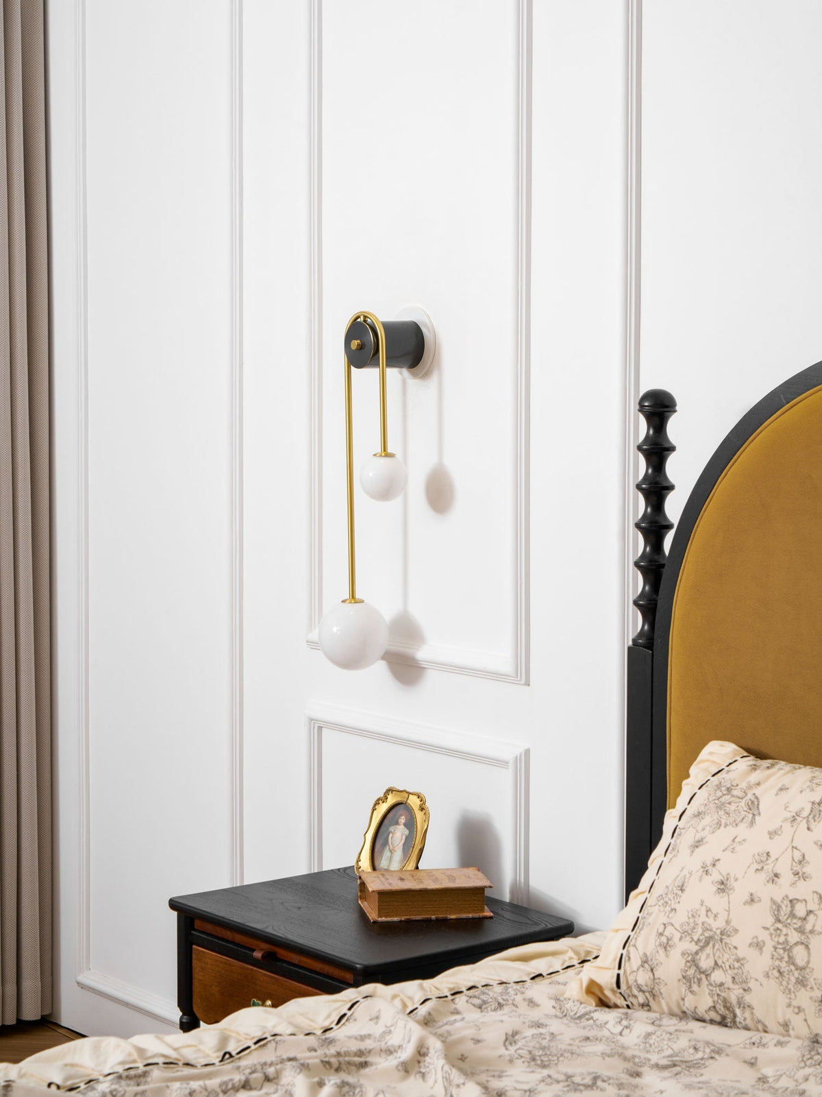 Jikelis Arched Wall Light