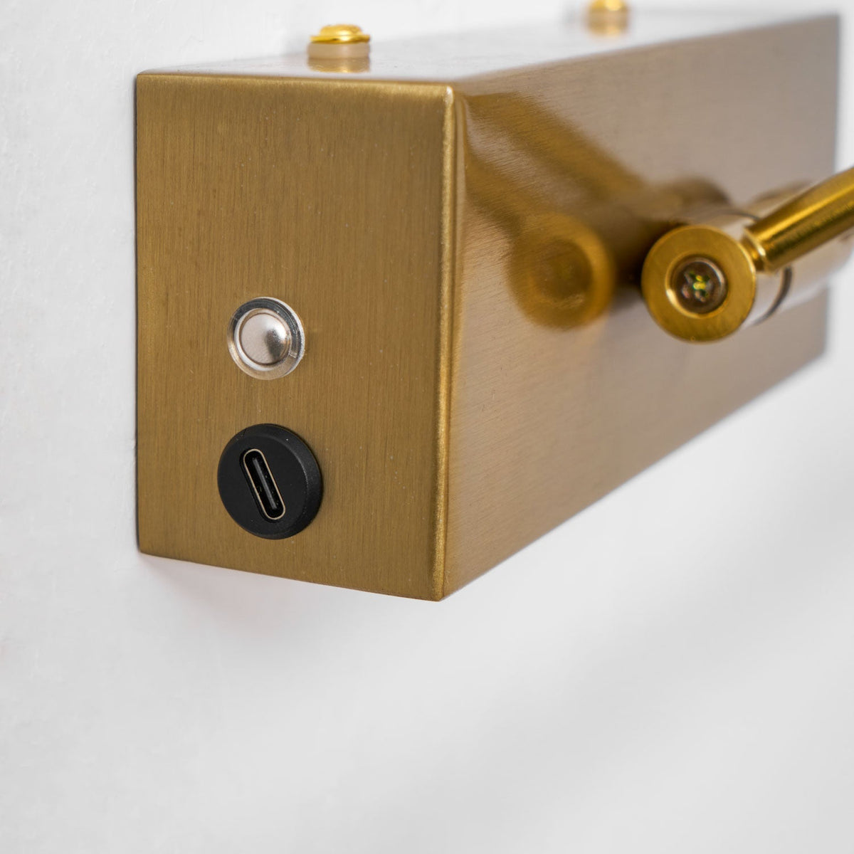 Taralor Linear Wall Light