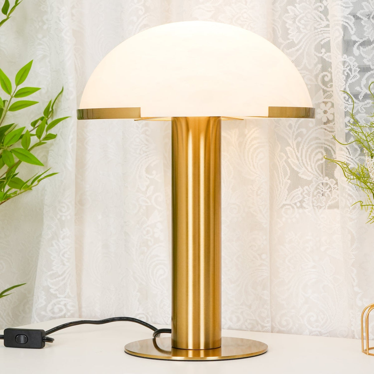 Liria Minimalist Table Lamp