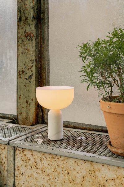 Skusosia Globe Table Lamp