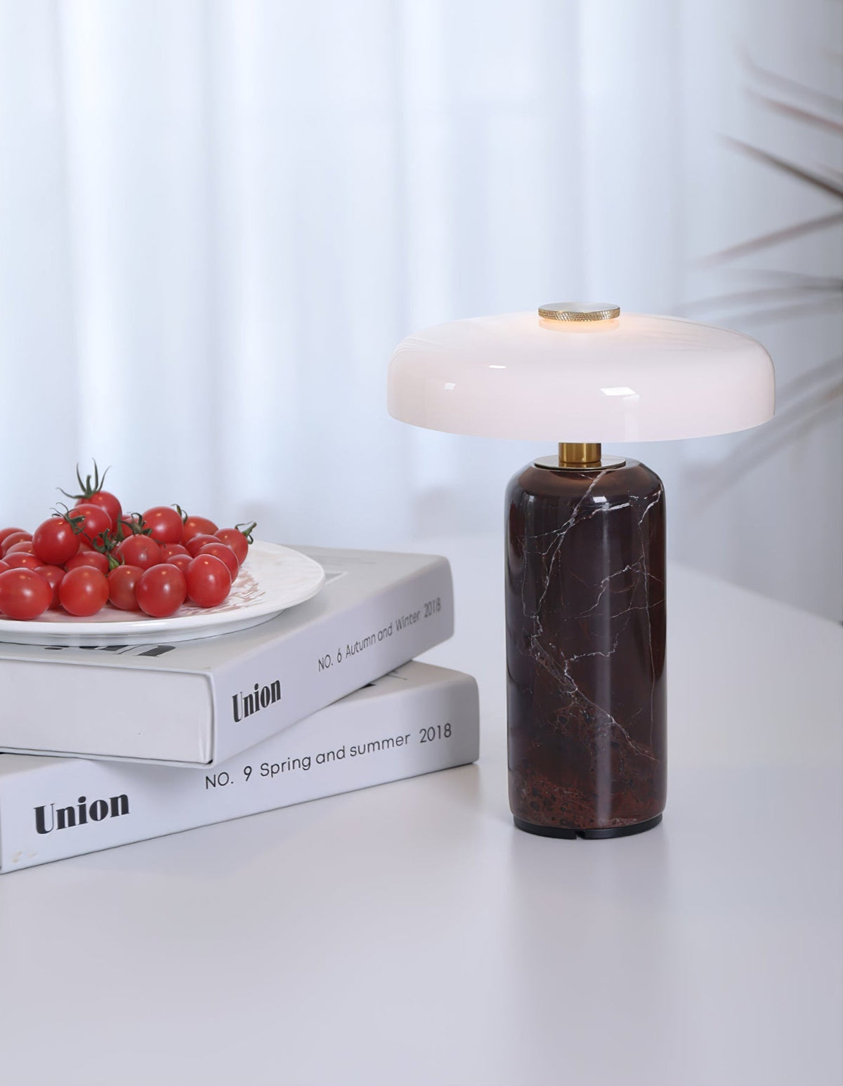 Skusosia Globe Table Lamp