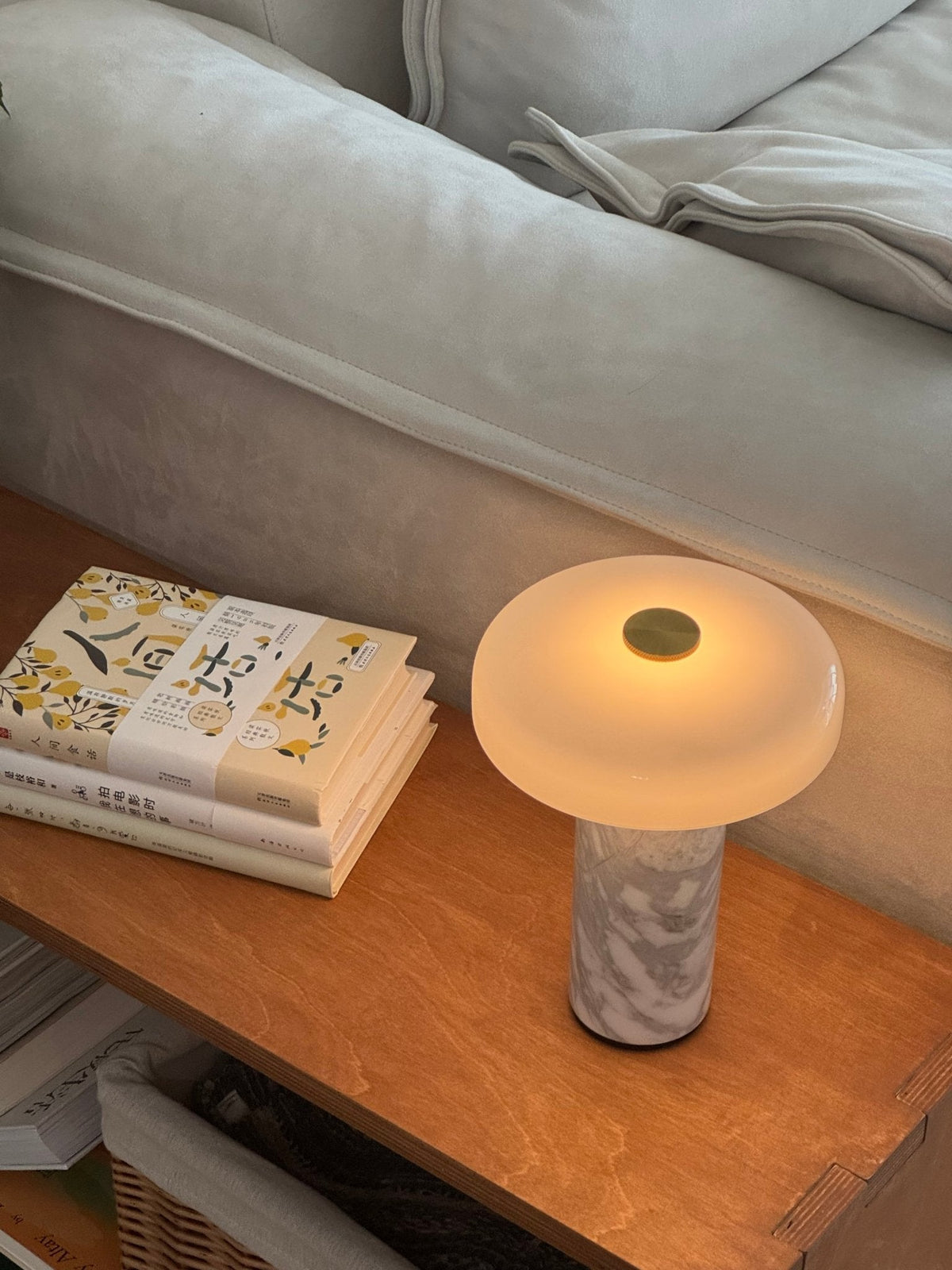 Skusosia Globe Table Lamp