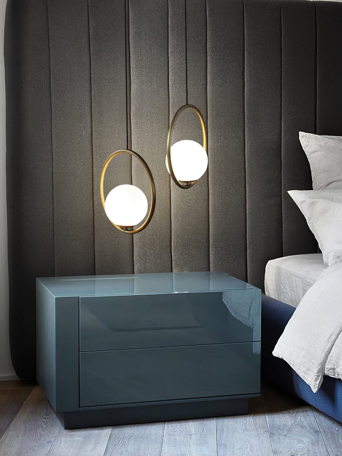 Kilinus Globe Pendant Light