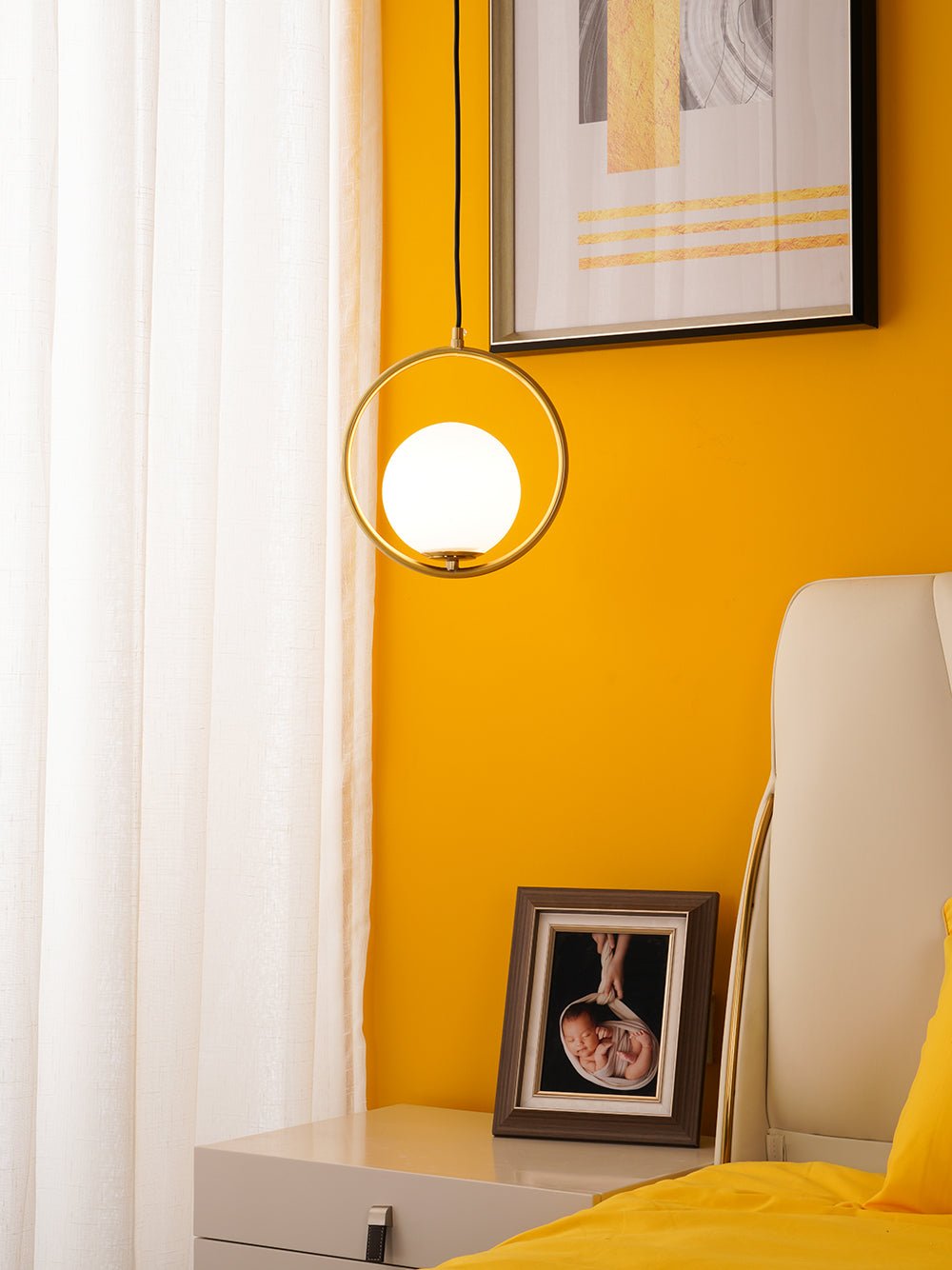 Kilinus Globe Pendant Light