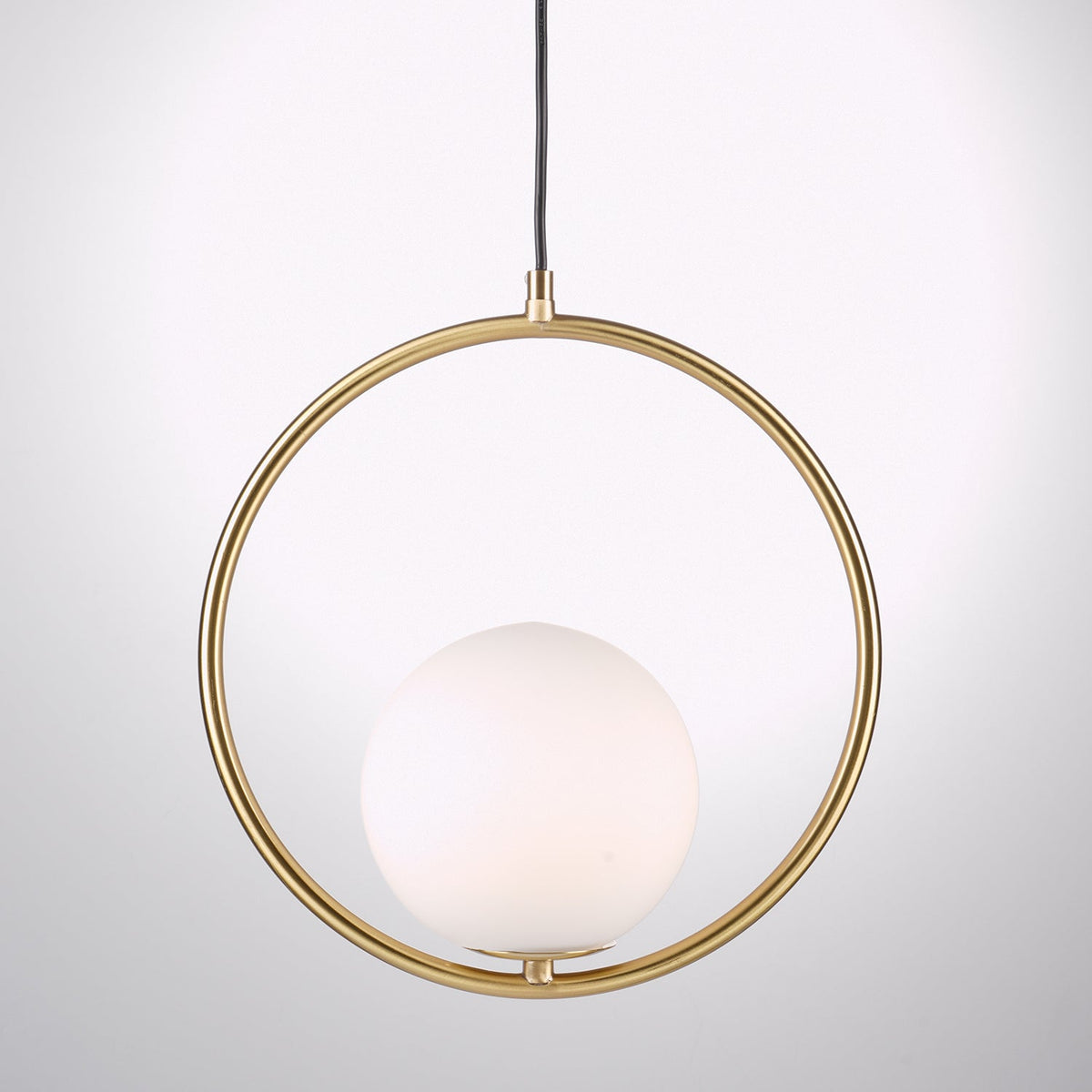 Kilinus Globe Pendant Light