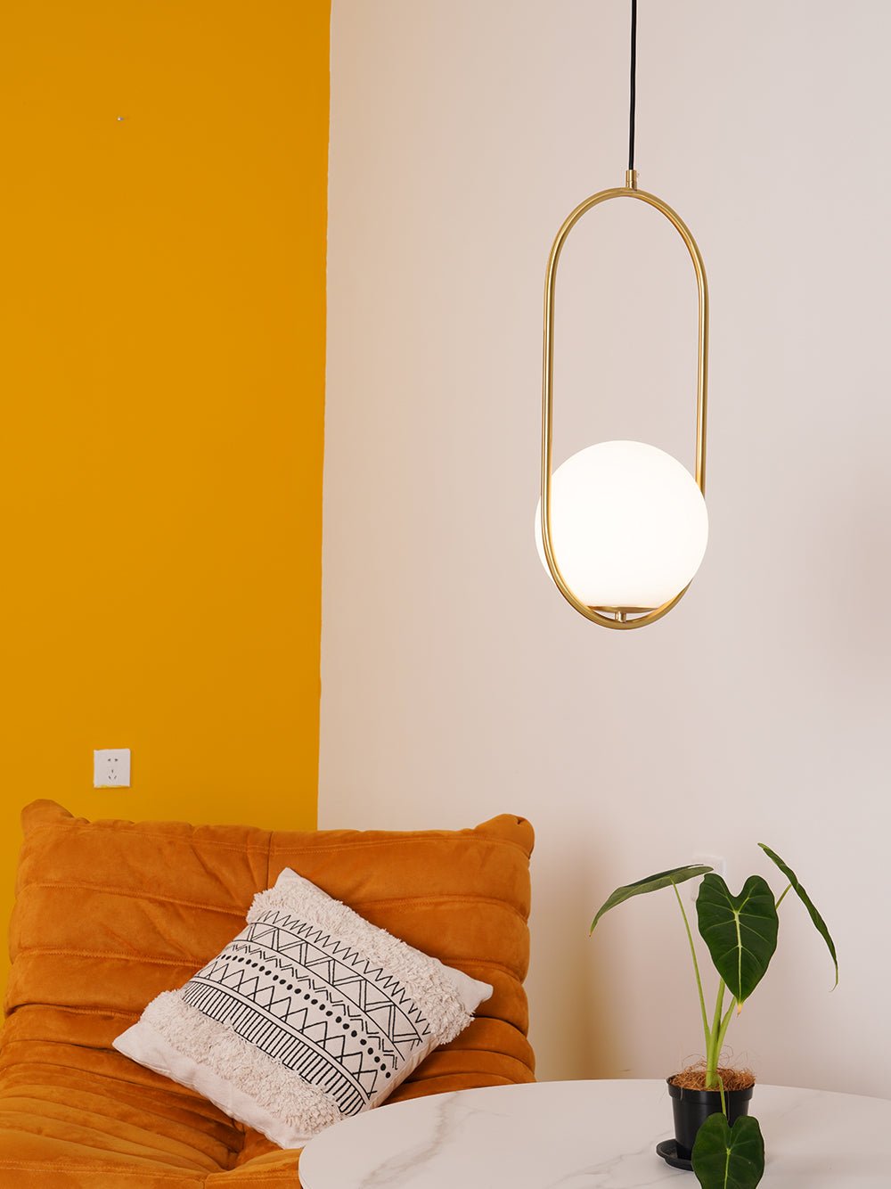 Kilinus Globe Pendant Light
