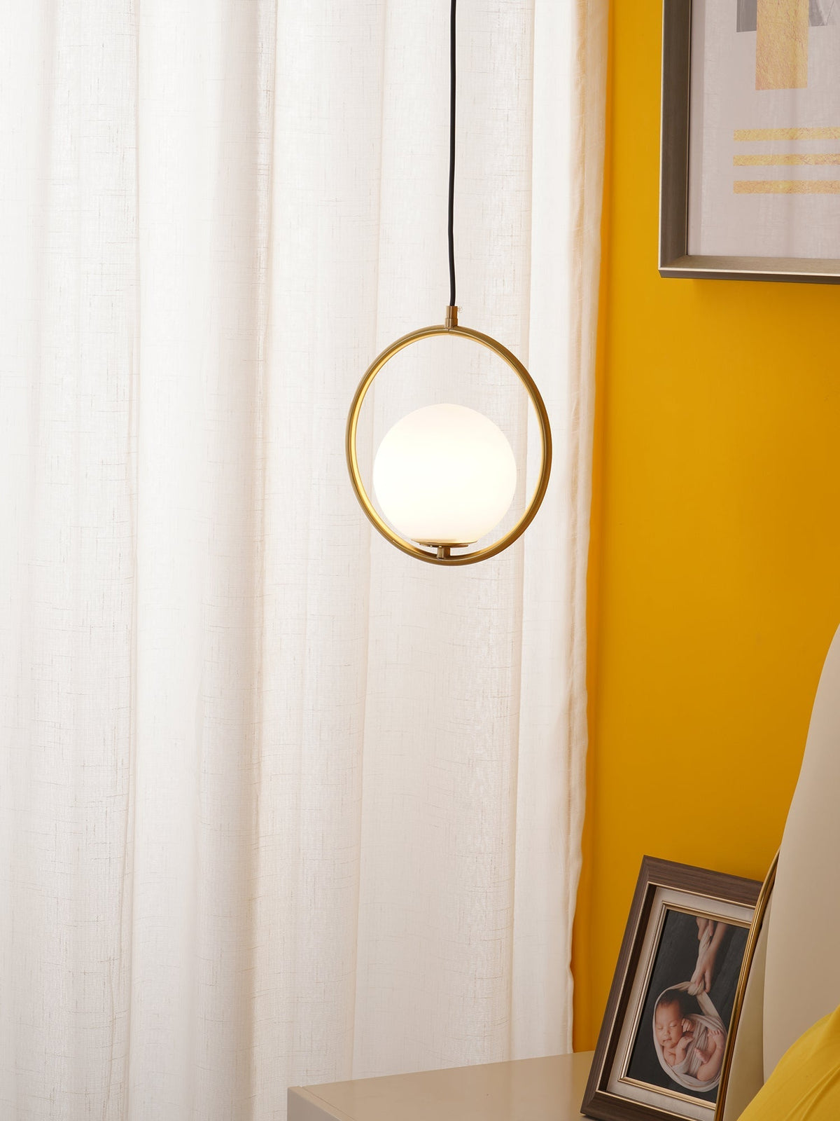 Kilinus Globe Pendant Light