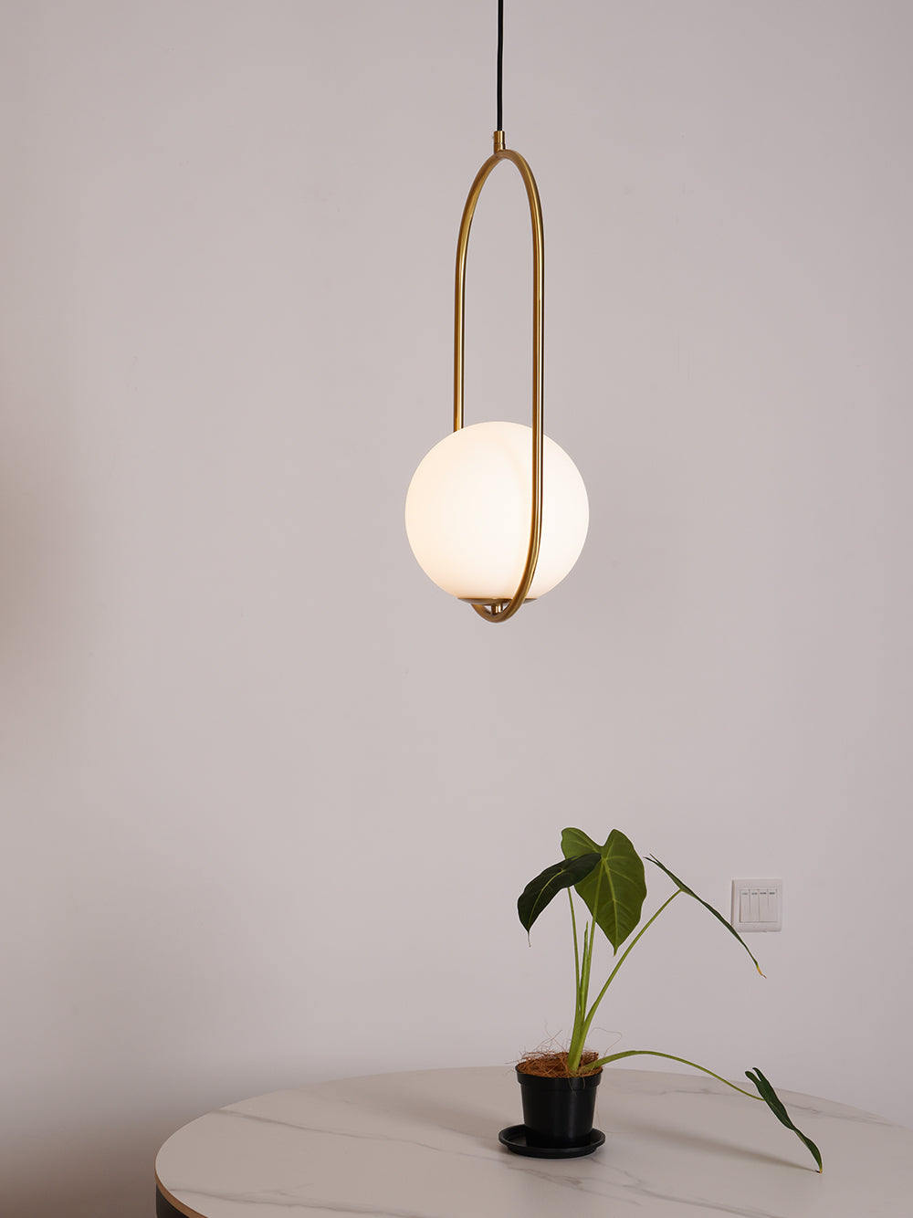 Kilinus Globe Pendant Light