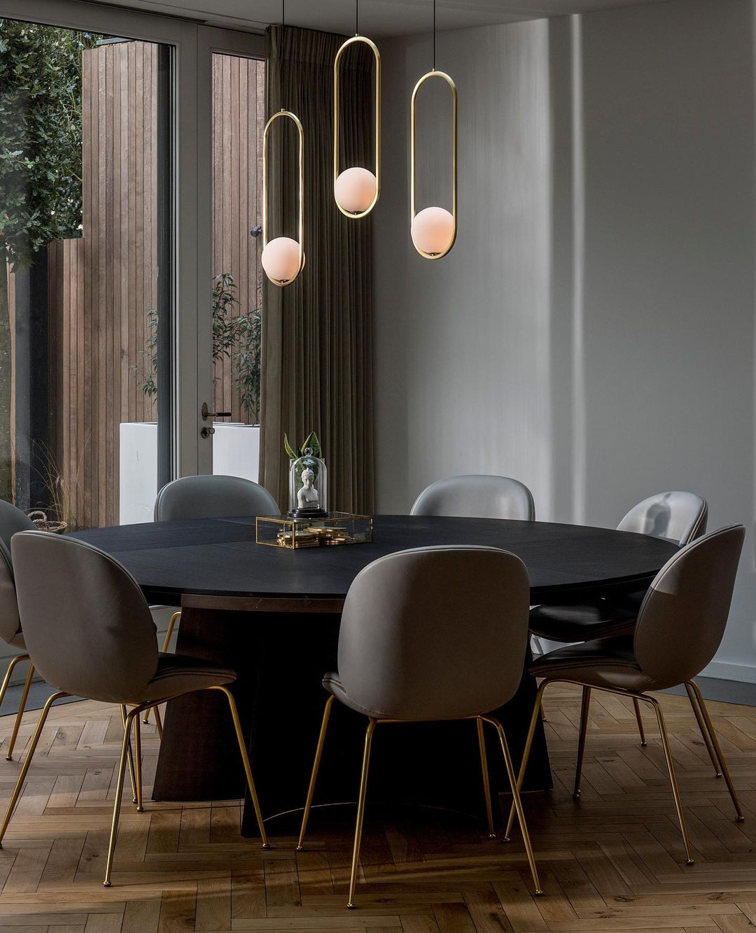 Kilinus Globe Pendant Light