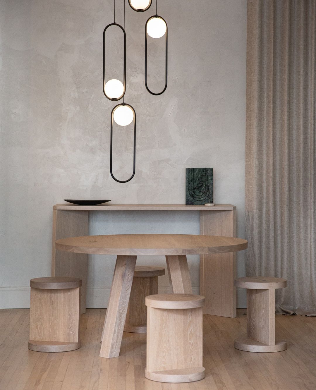 Kilinus Globe Pendant Light
