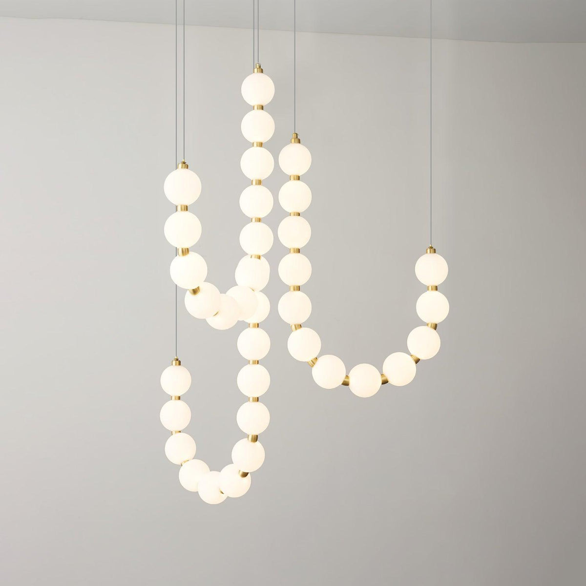 Vunelan Globe Chandelier