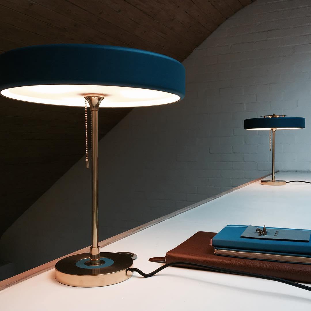 Nareleno Modern Table Lamp