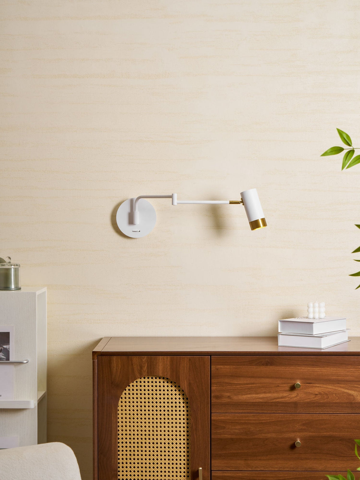 Nirerana Linear Wall Light