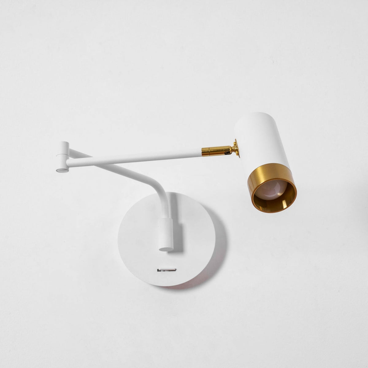 Nirerana Linear Wall Light