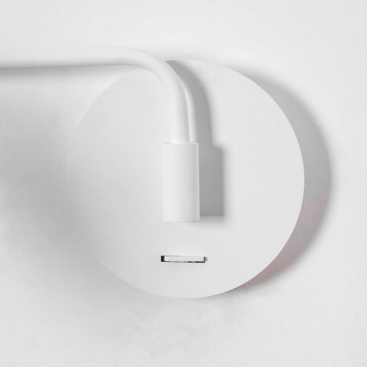 Nirerana Linear Wall Light