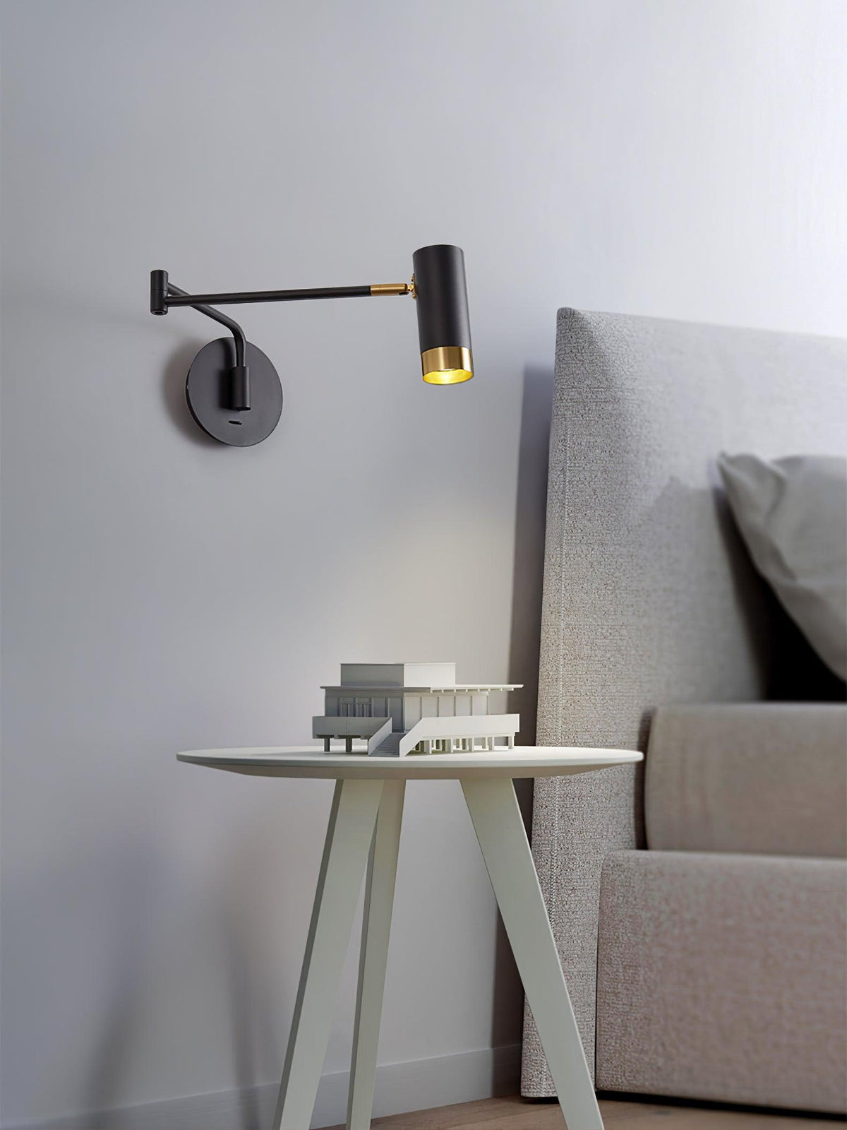 Nirerana Linear Wall Light