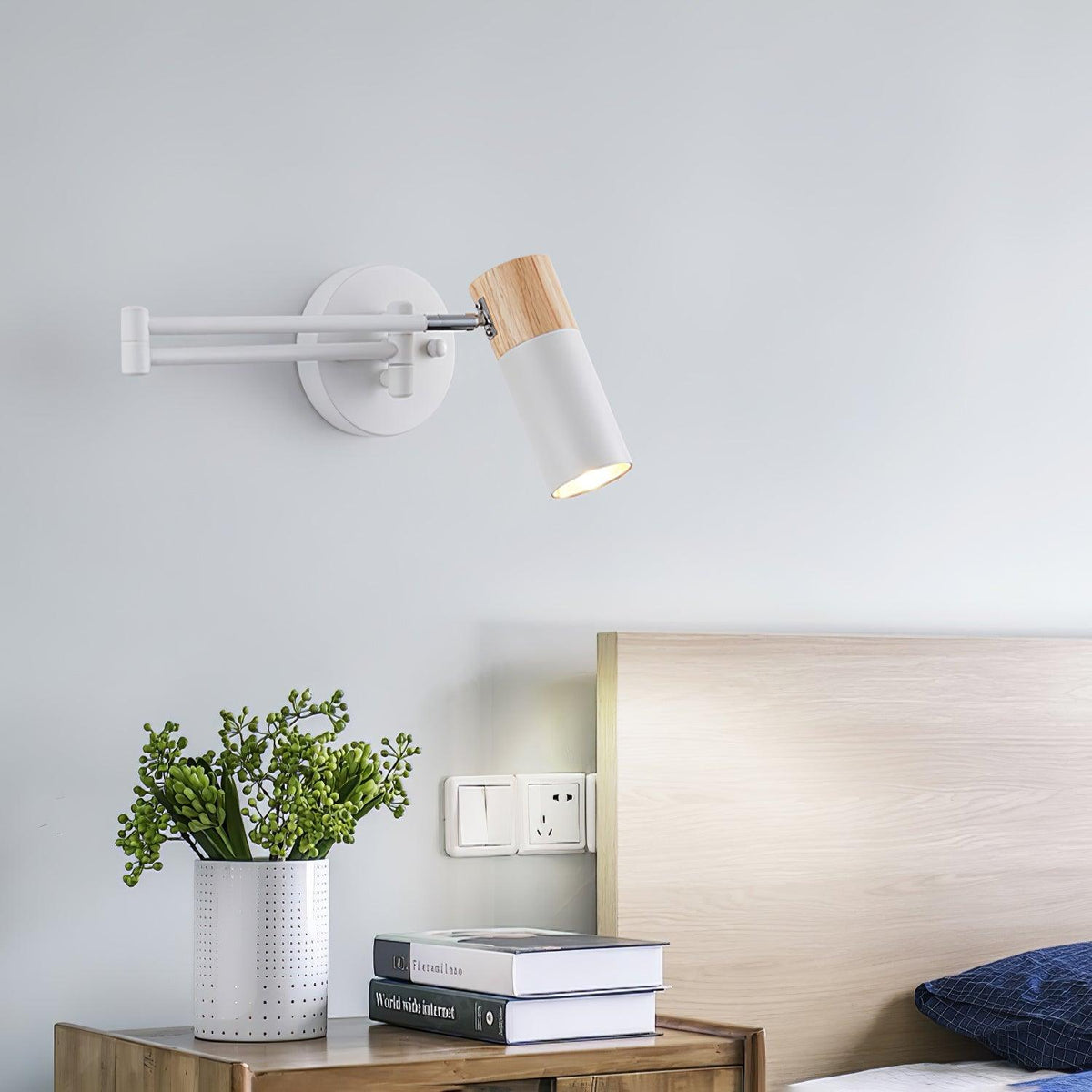 Nirerana Linear Wall Light