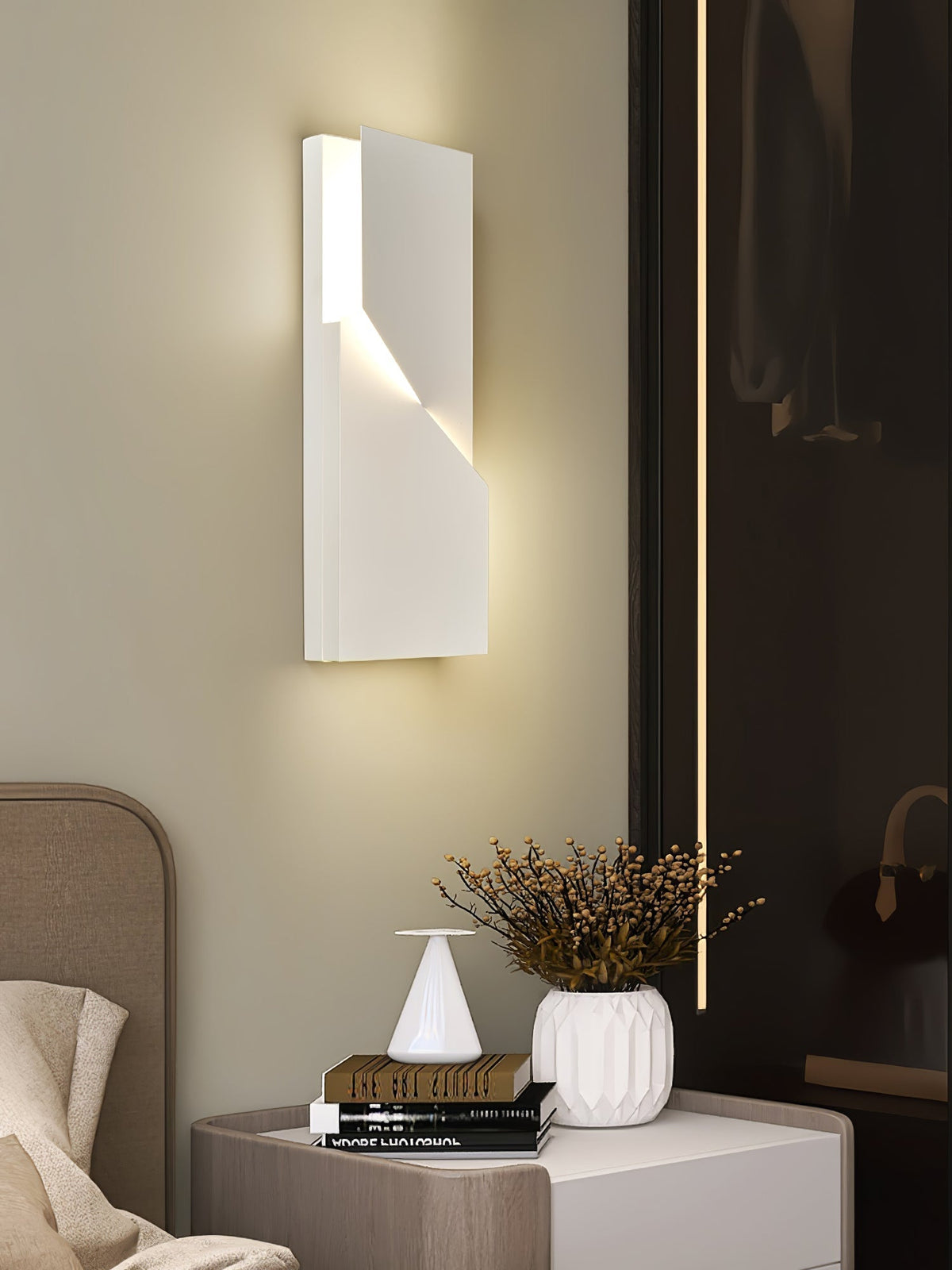 Tinunan Geometric Wall Light