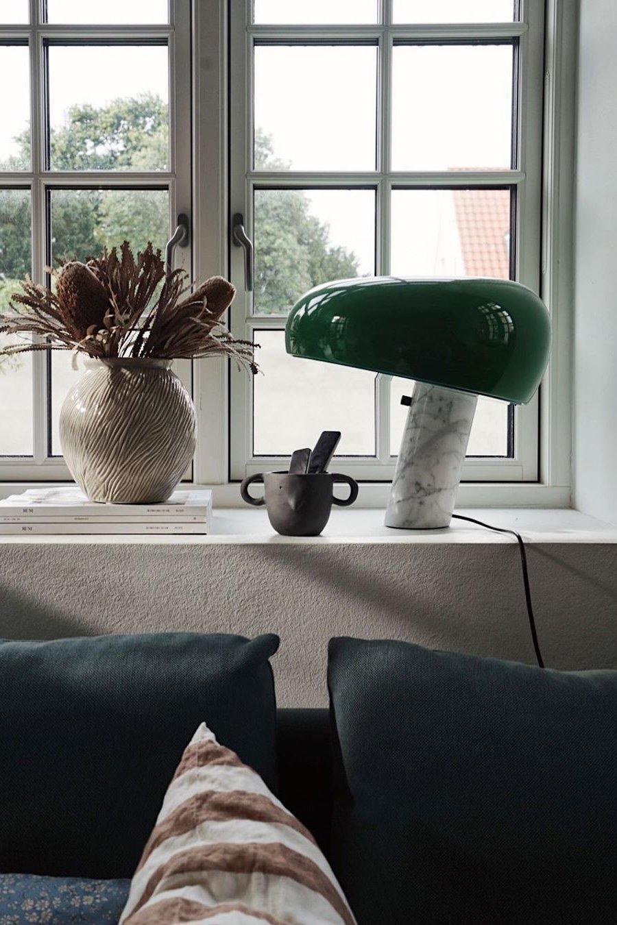 Stoskeni Table Lamp
