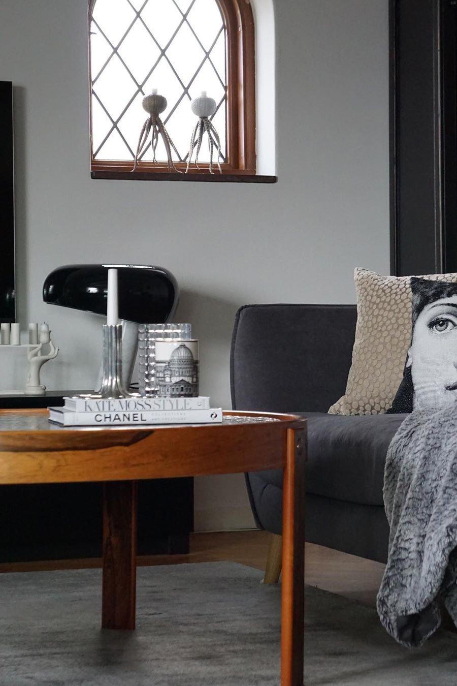 Stoskeni Table Lamp