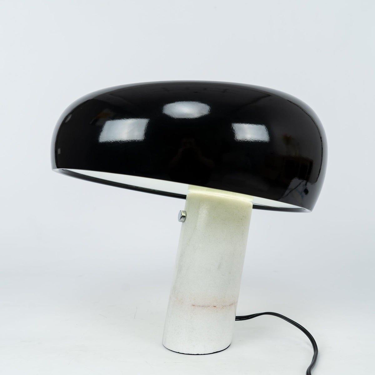 Stoskeni Table Lamp