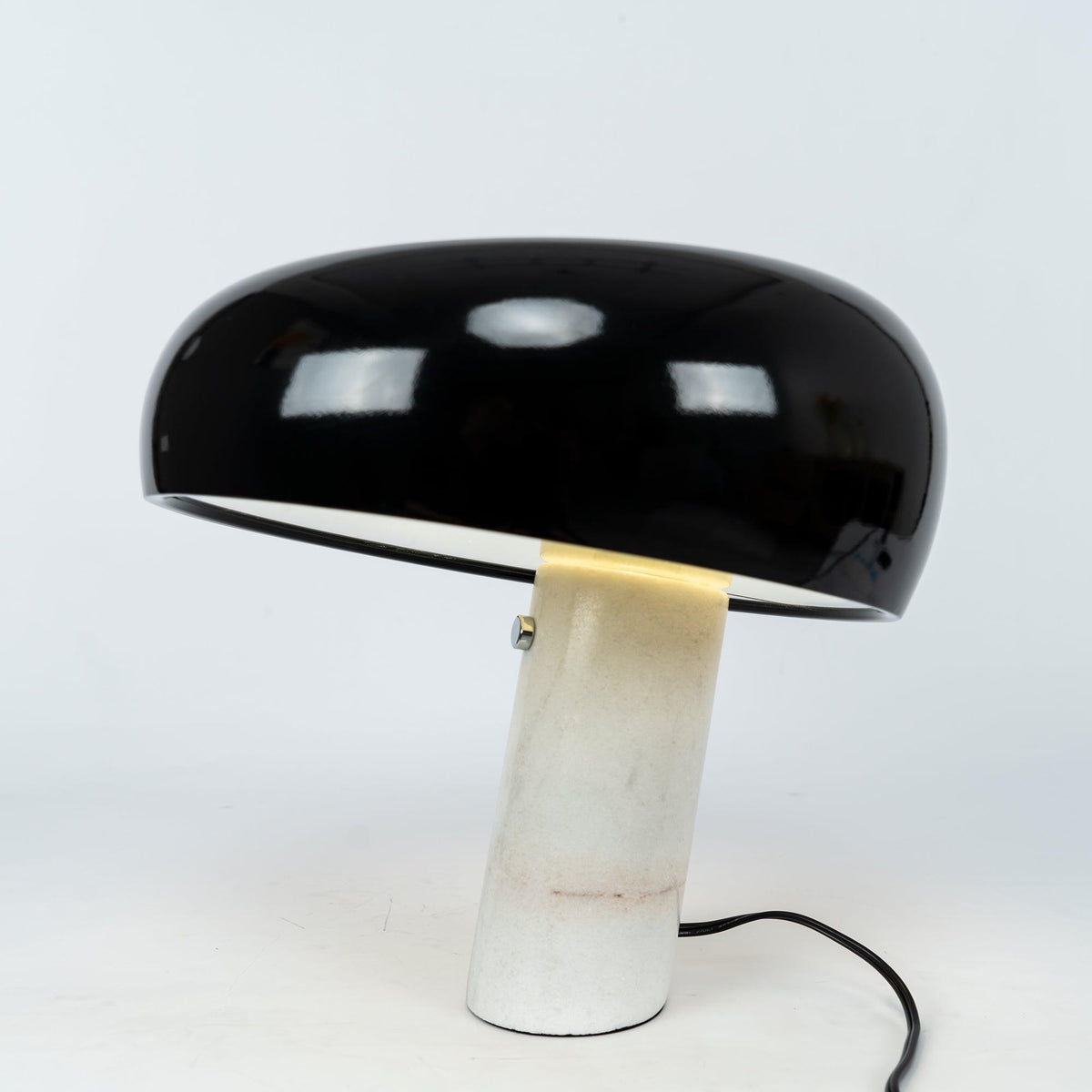 Stoskeni Table Lamp