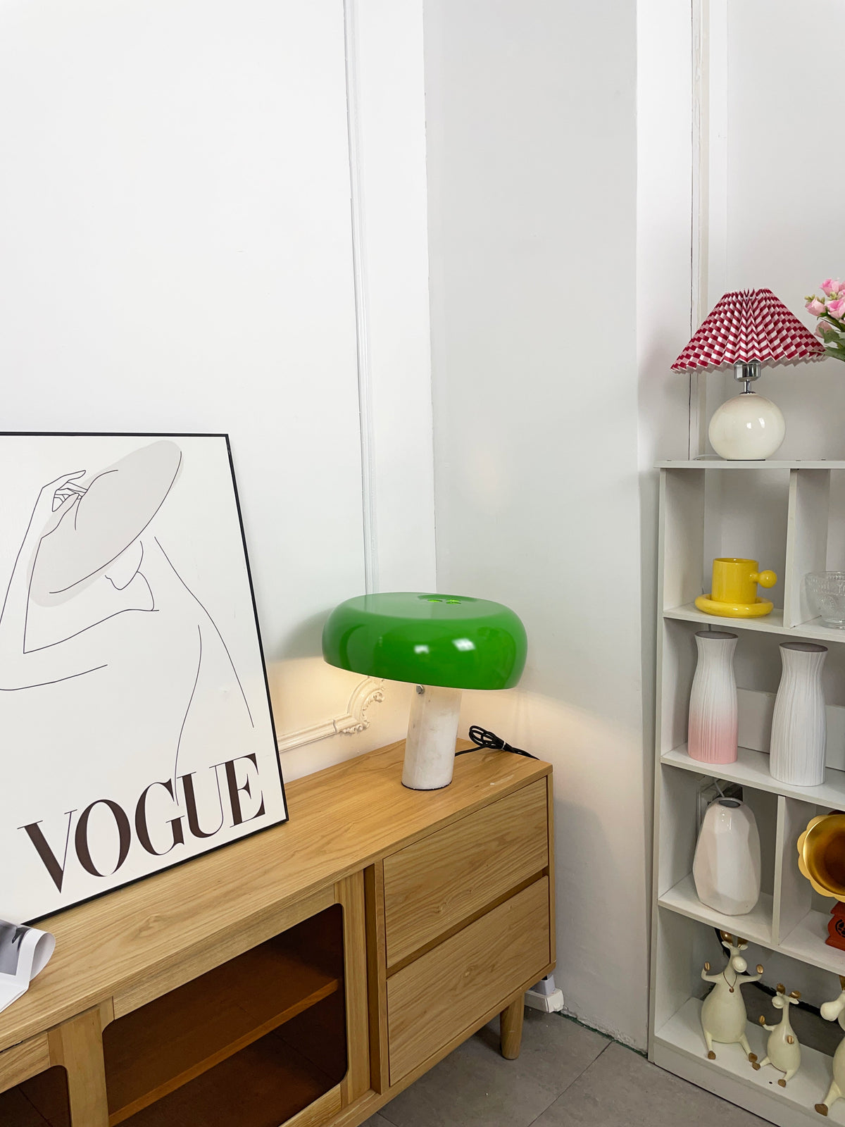 Stoskeni Table Lamp