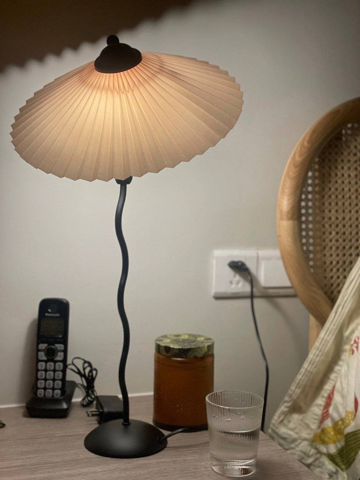 Rodegilo Wavy Table Lamp