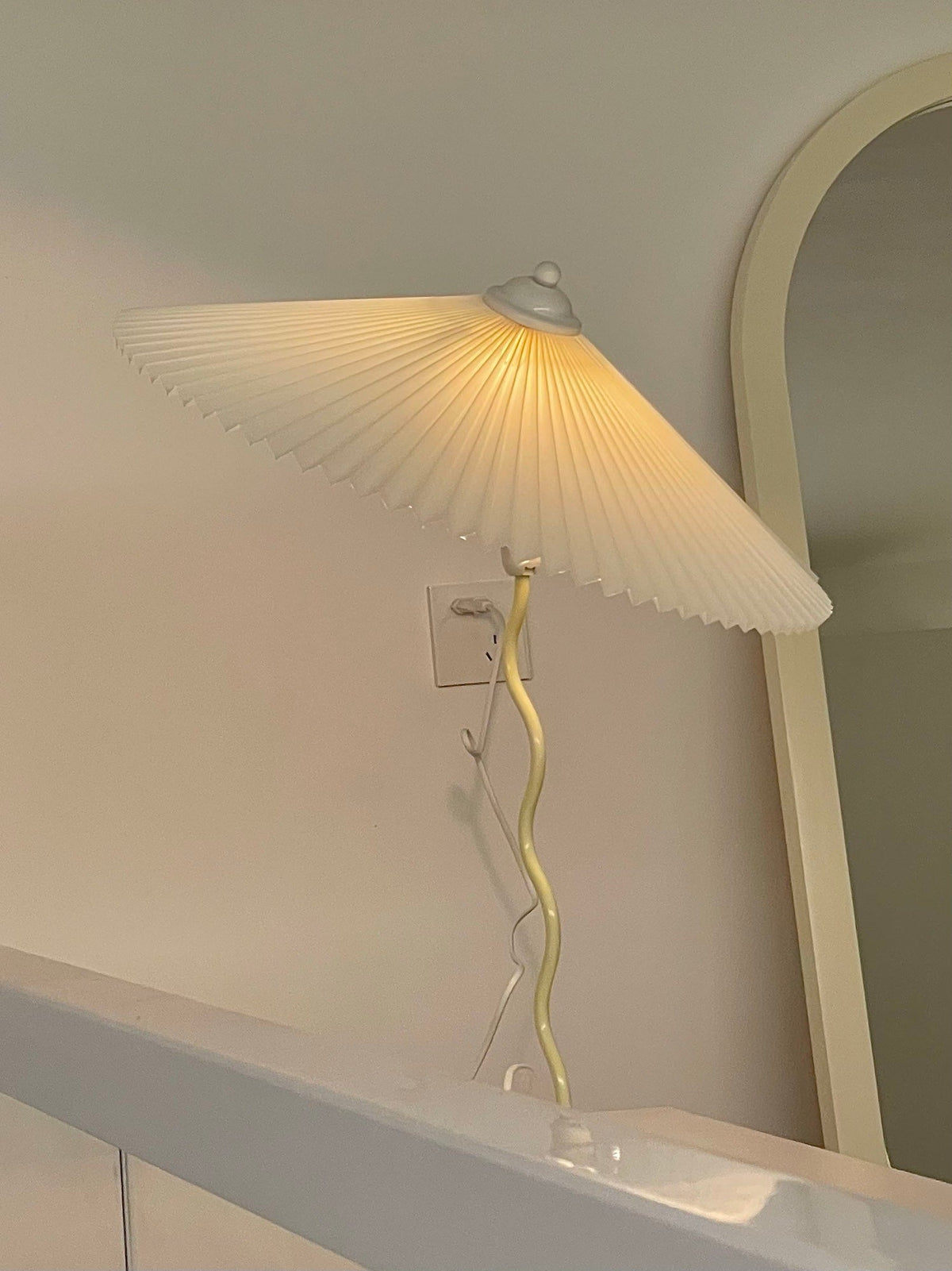Rodegilo Wavy Table Lamp