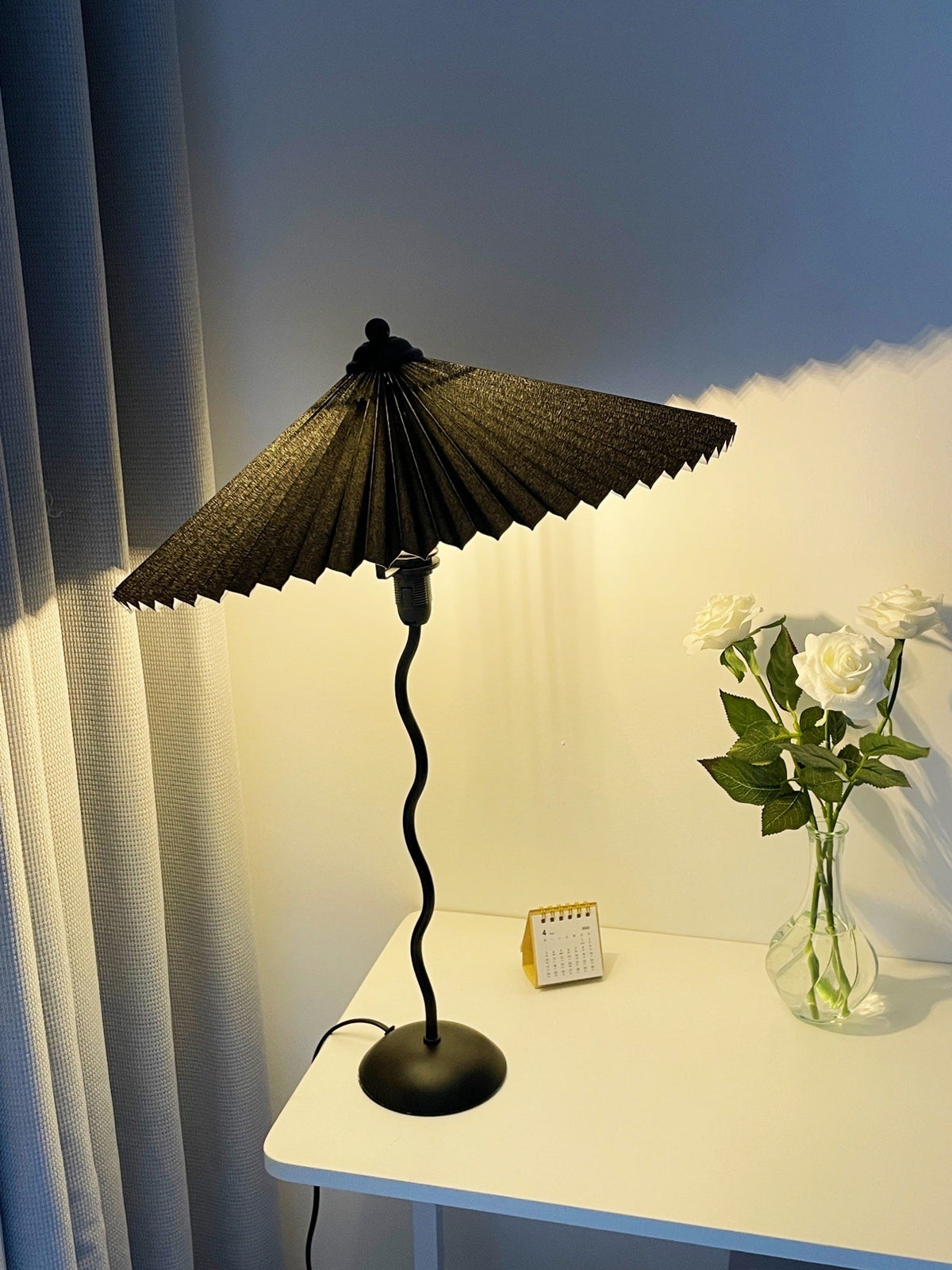 Rodegilo Wavy Table Lamp