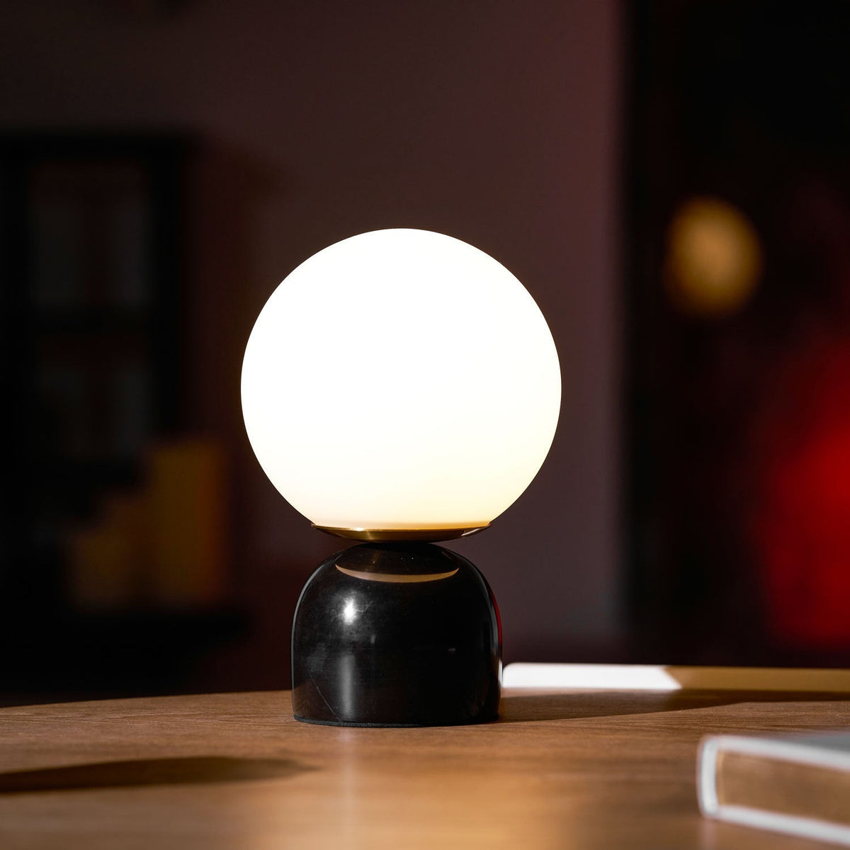 Lamiro Globe Table Lamp