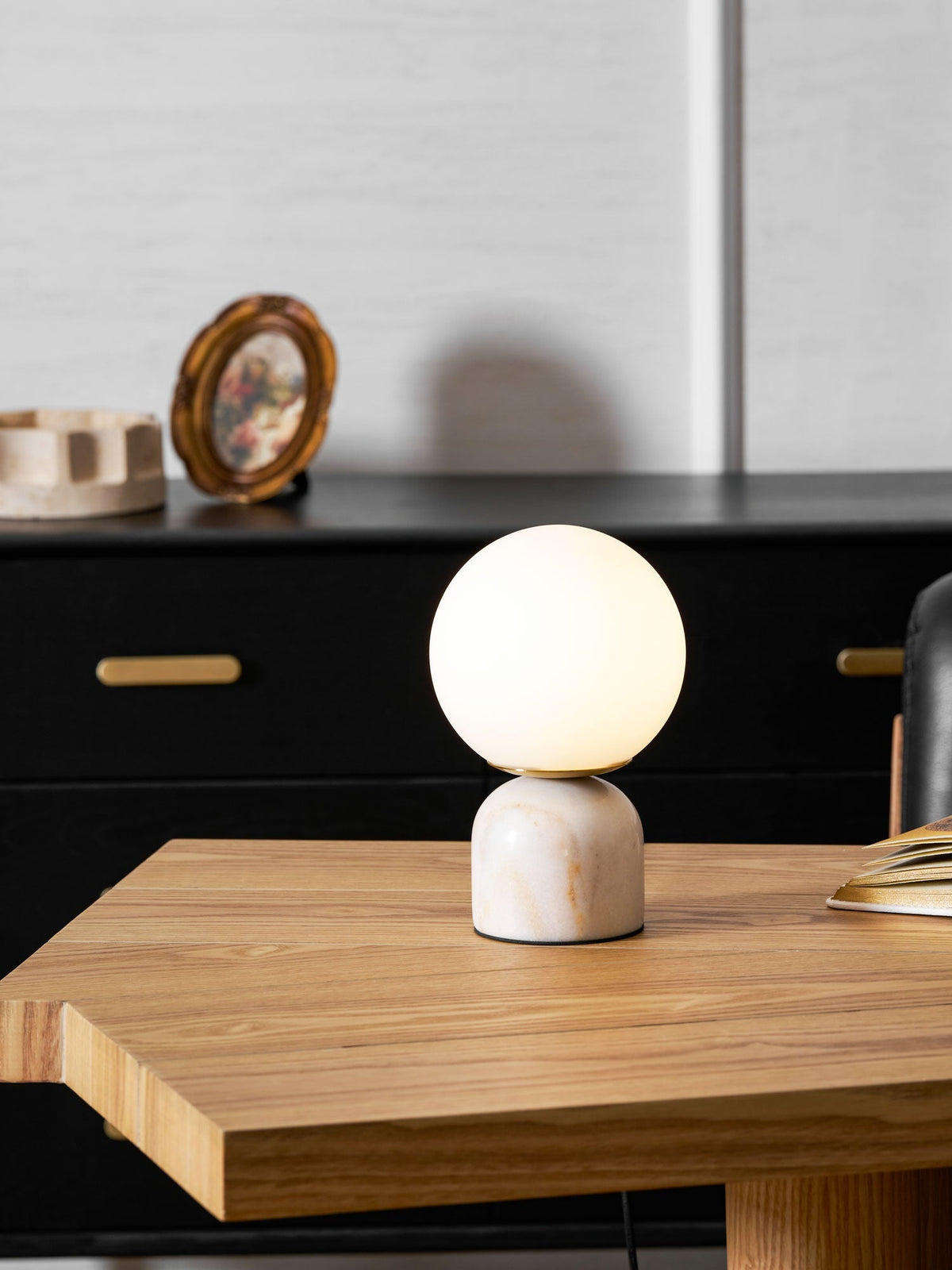 Lamiro Globe Table Lamp