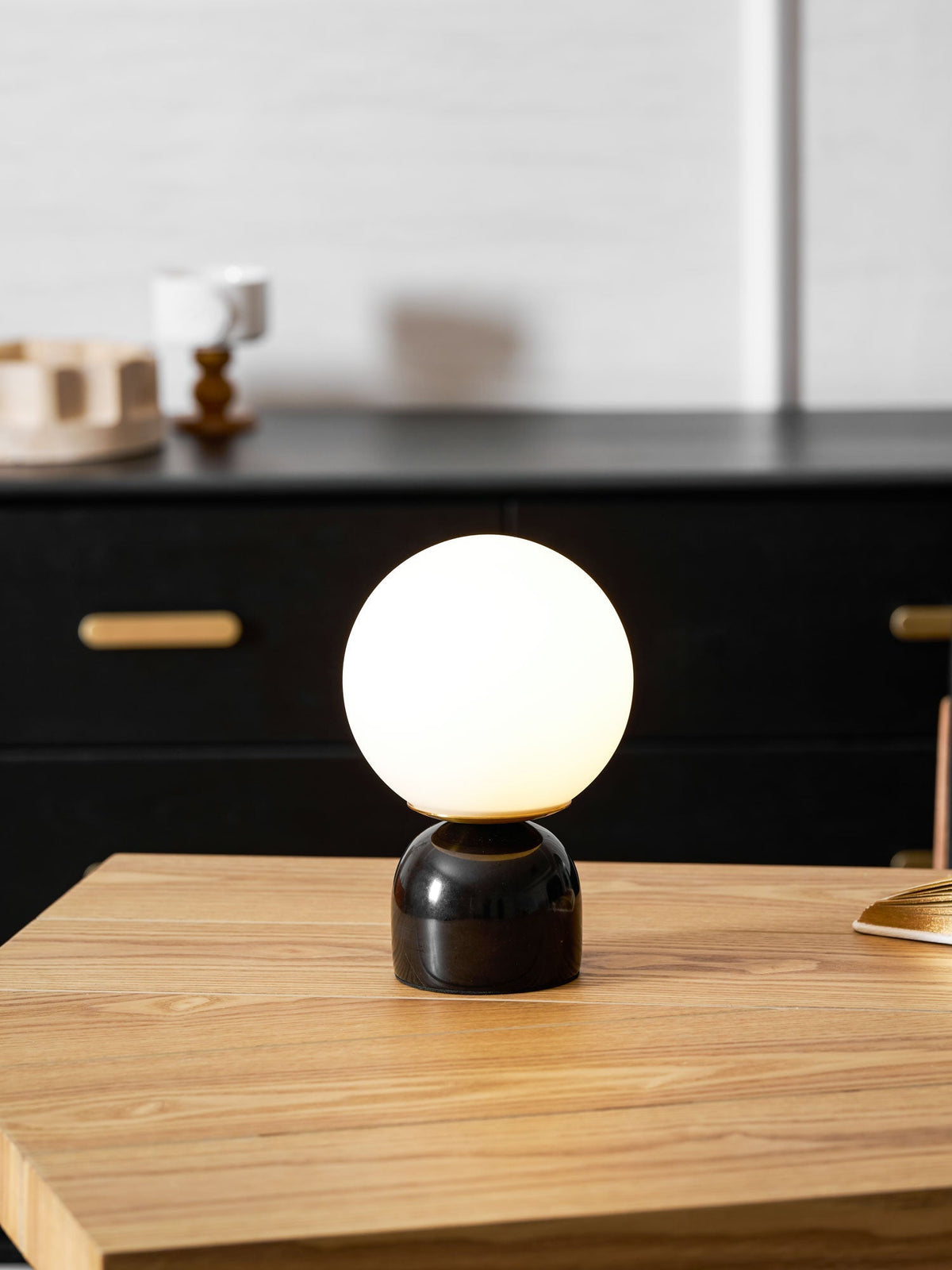 Lamiro Globe Table Lamp