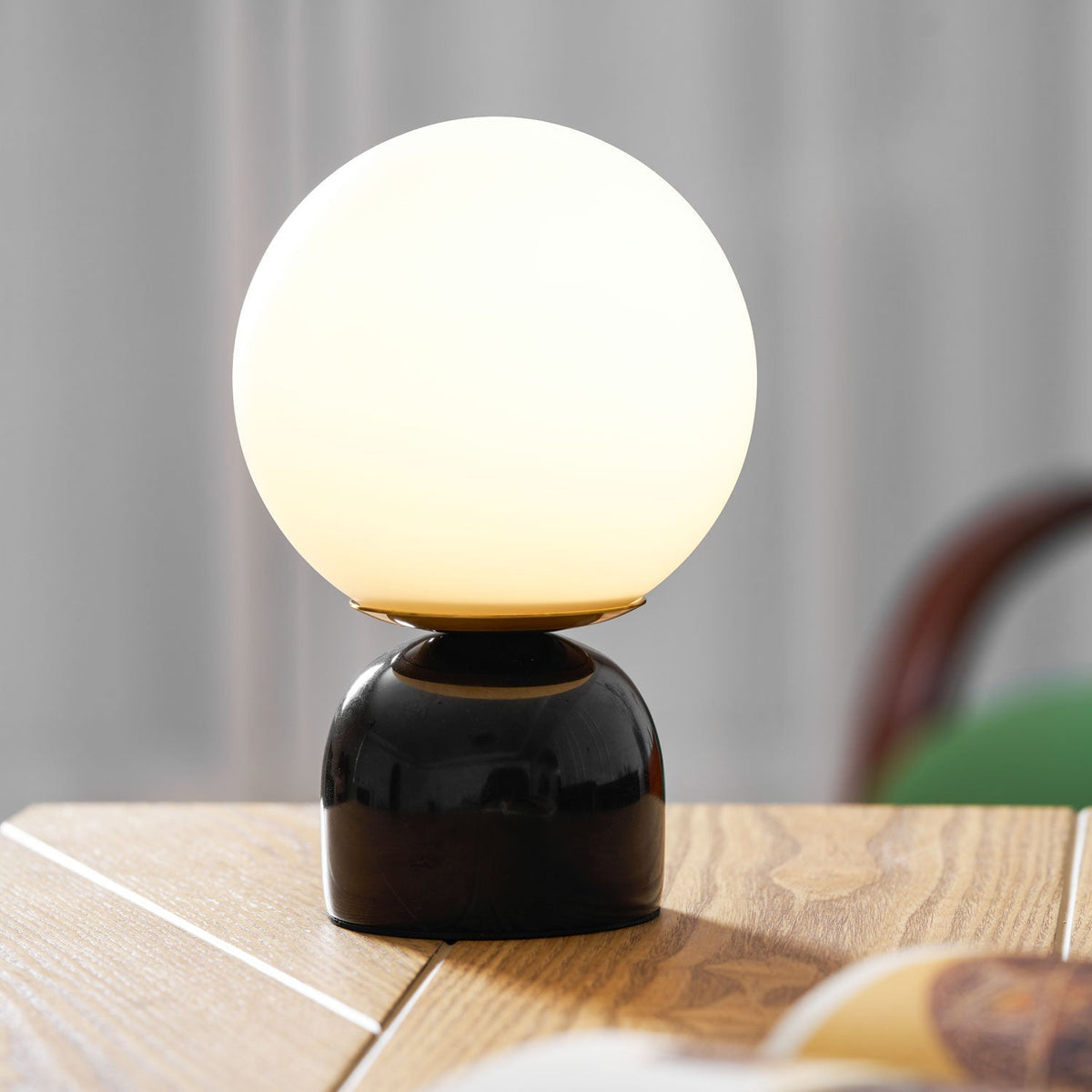 Lamiro Globe Table Lamp
