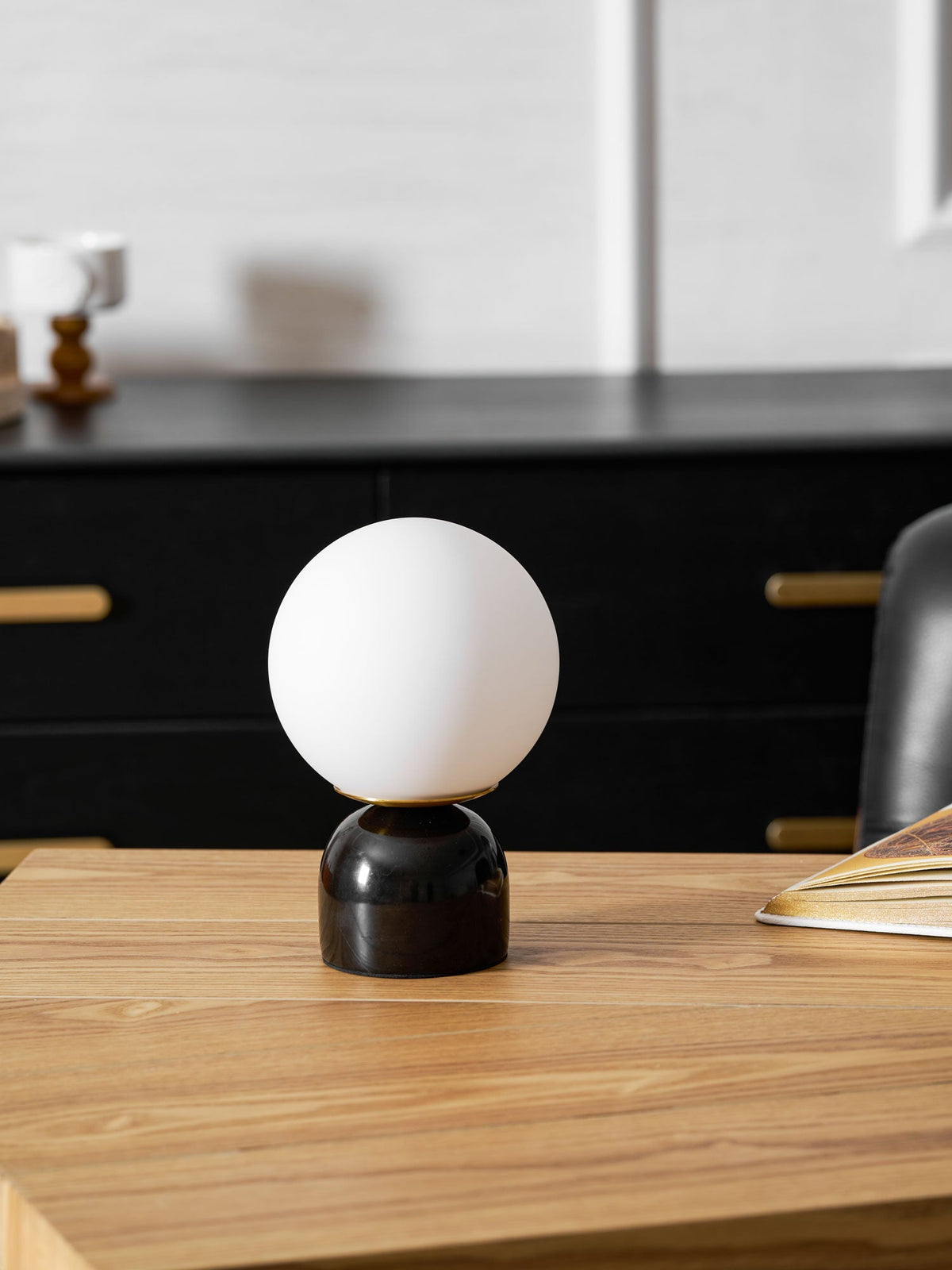 Lamiro Globe Table Lamp