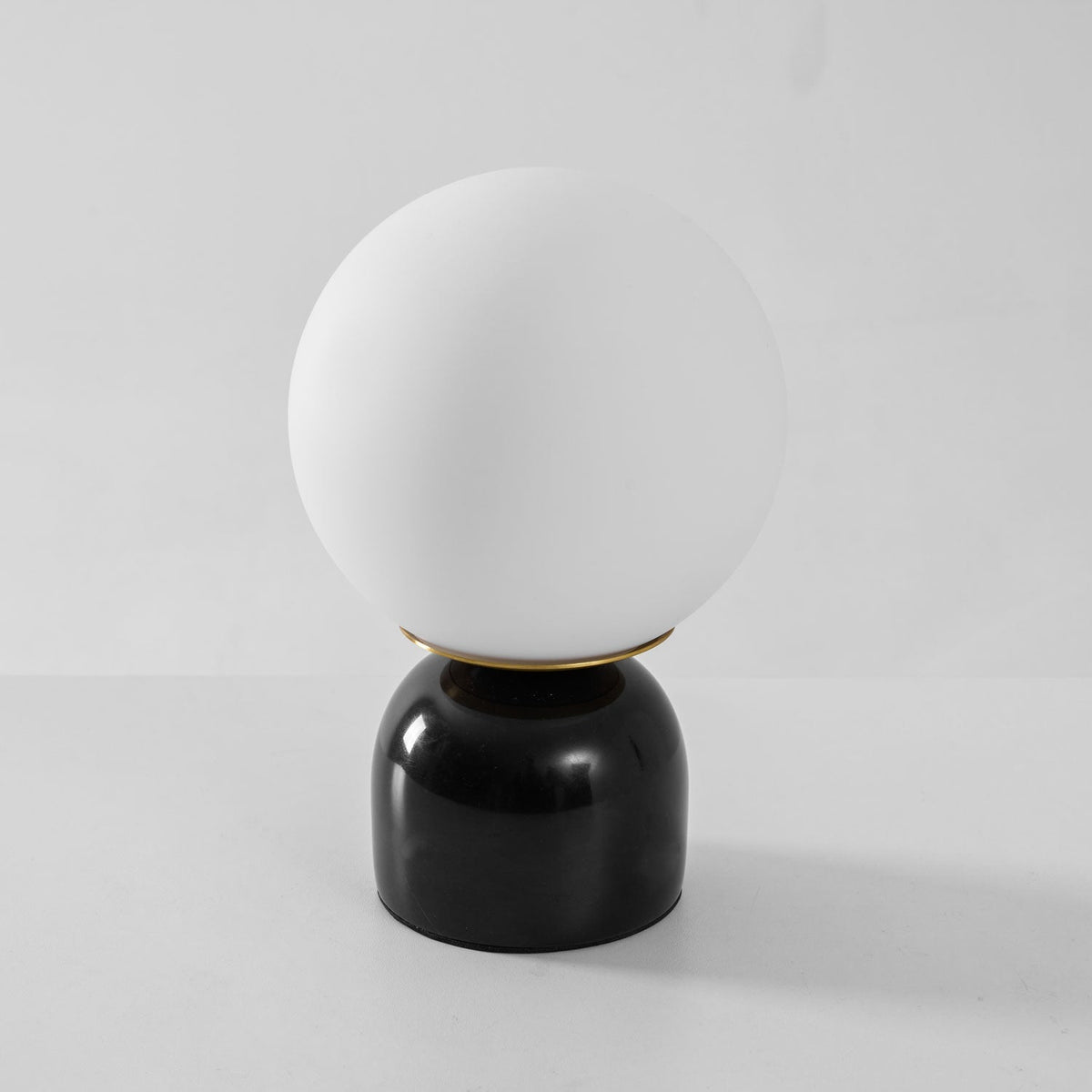 Lamiro Globe Table Lamp