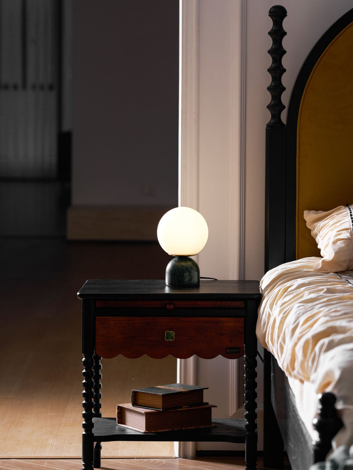 Lamiro Globe Table Lamp