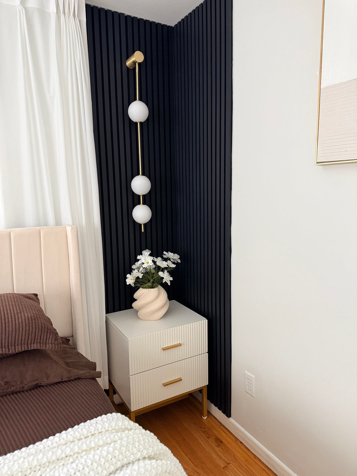 Glema Globe Wall Light