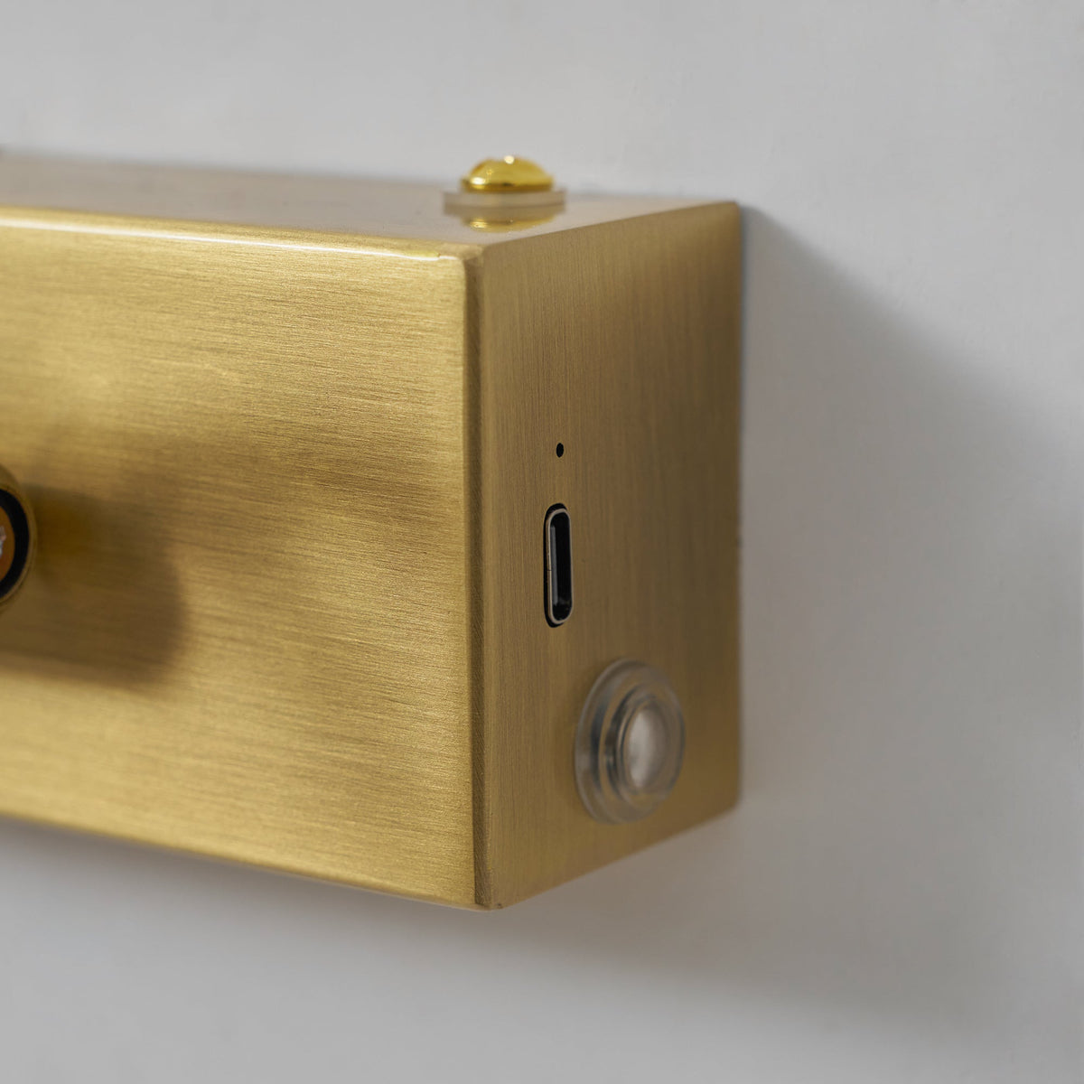 Pisali Linear Wall Light