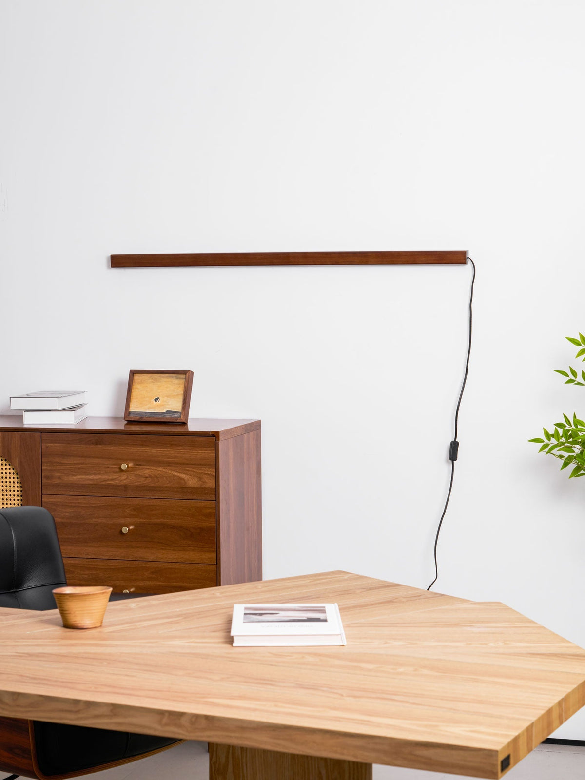 Nelvina Linear Wall Light