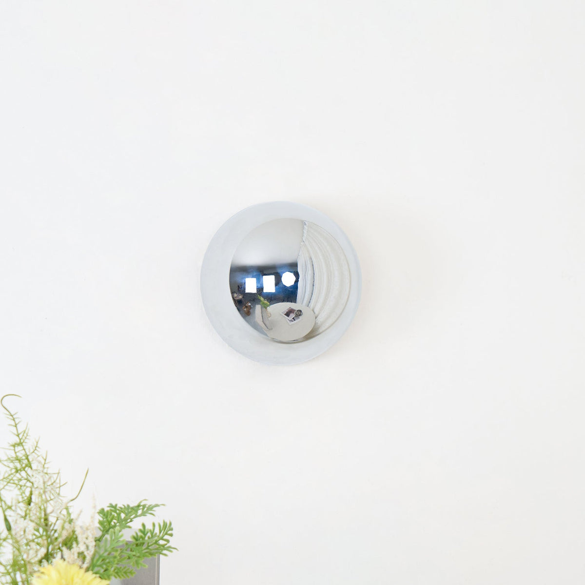 Senendol Globe Wall Light