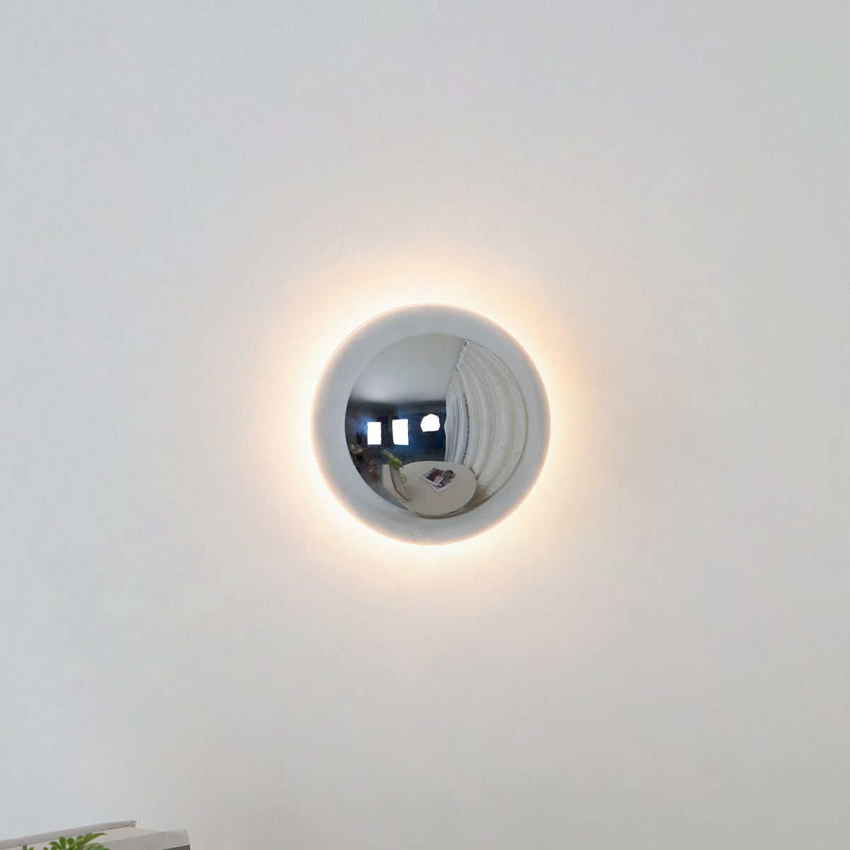 Senendol Globe Wall Light