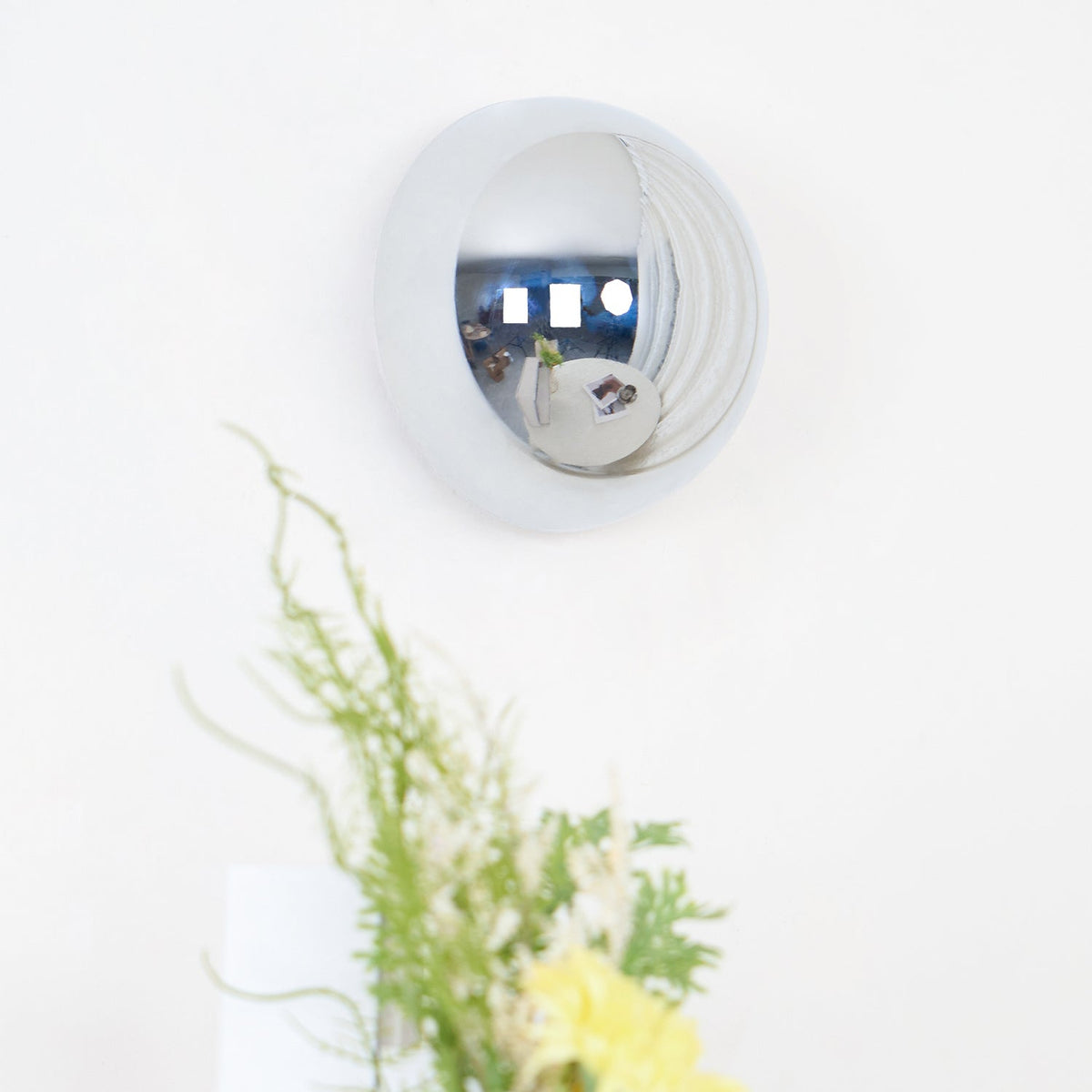 Senendol Globe Wall Light