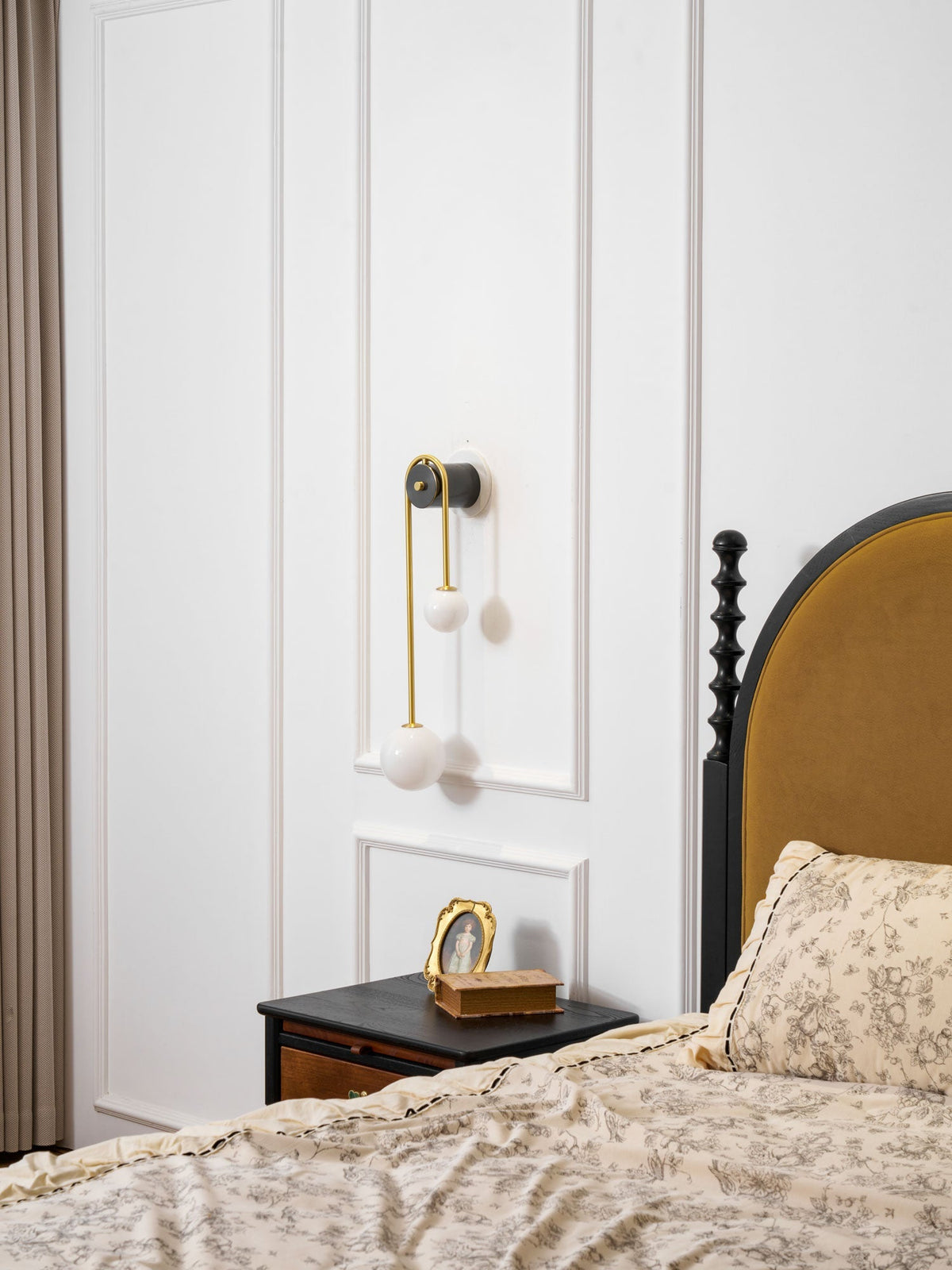 Jikelis Arched Wall Light