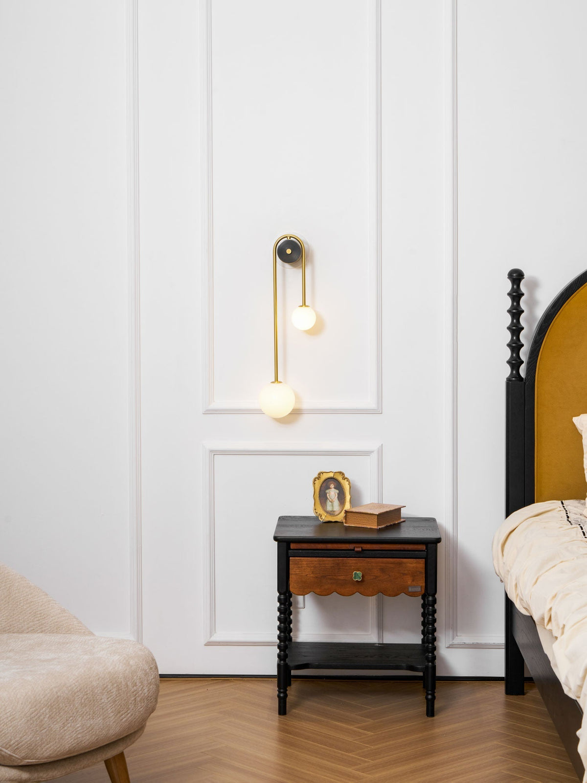 Jikelis Arched Wall Light