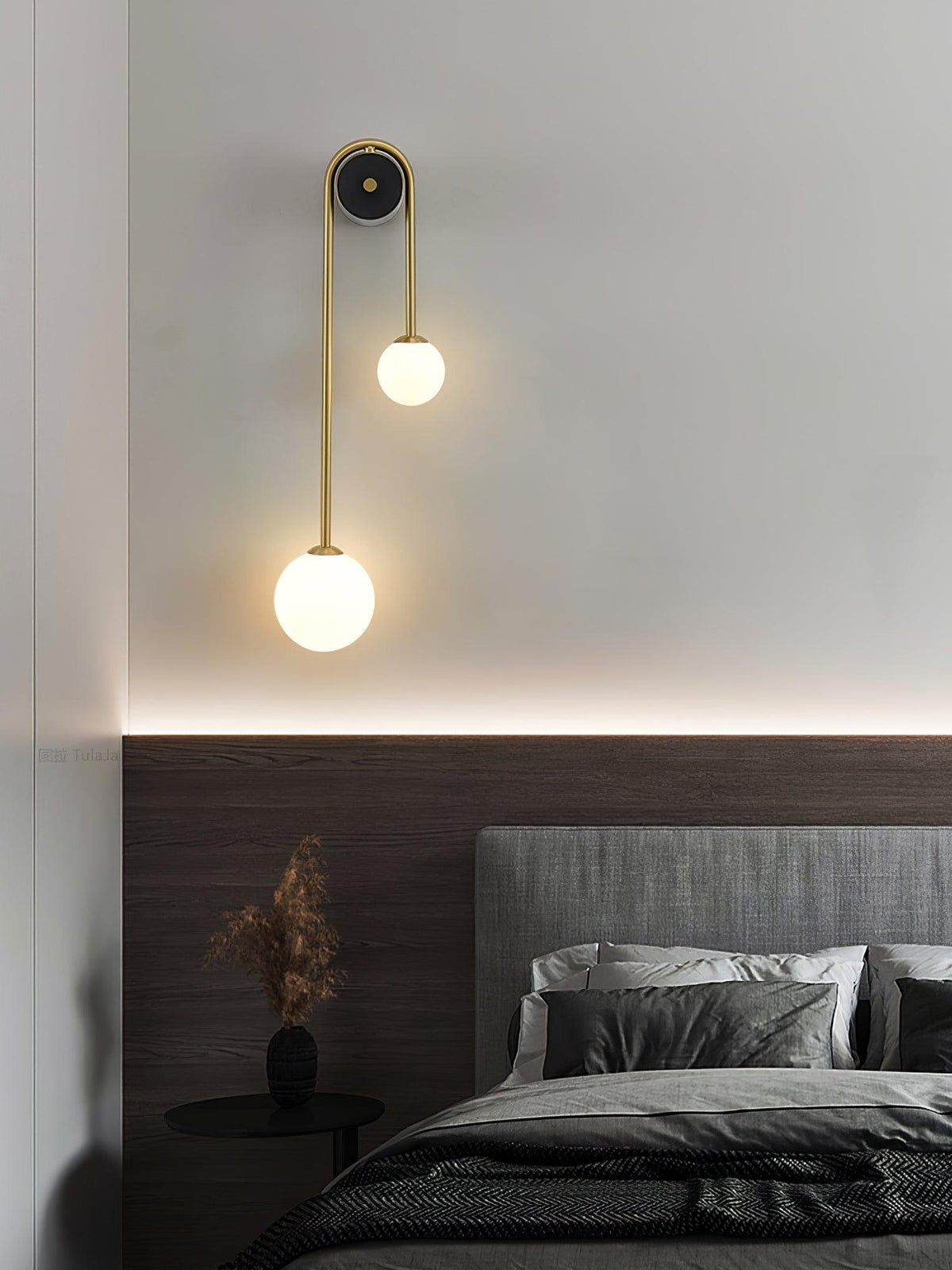 Jikelis Arched Wall Light
