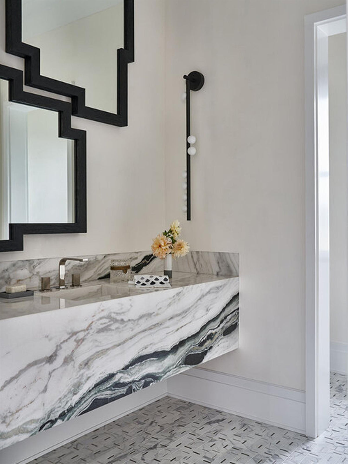 Dradida Linear Wall Light