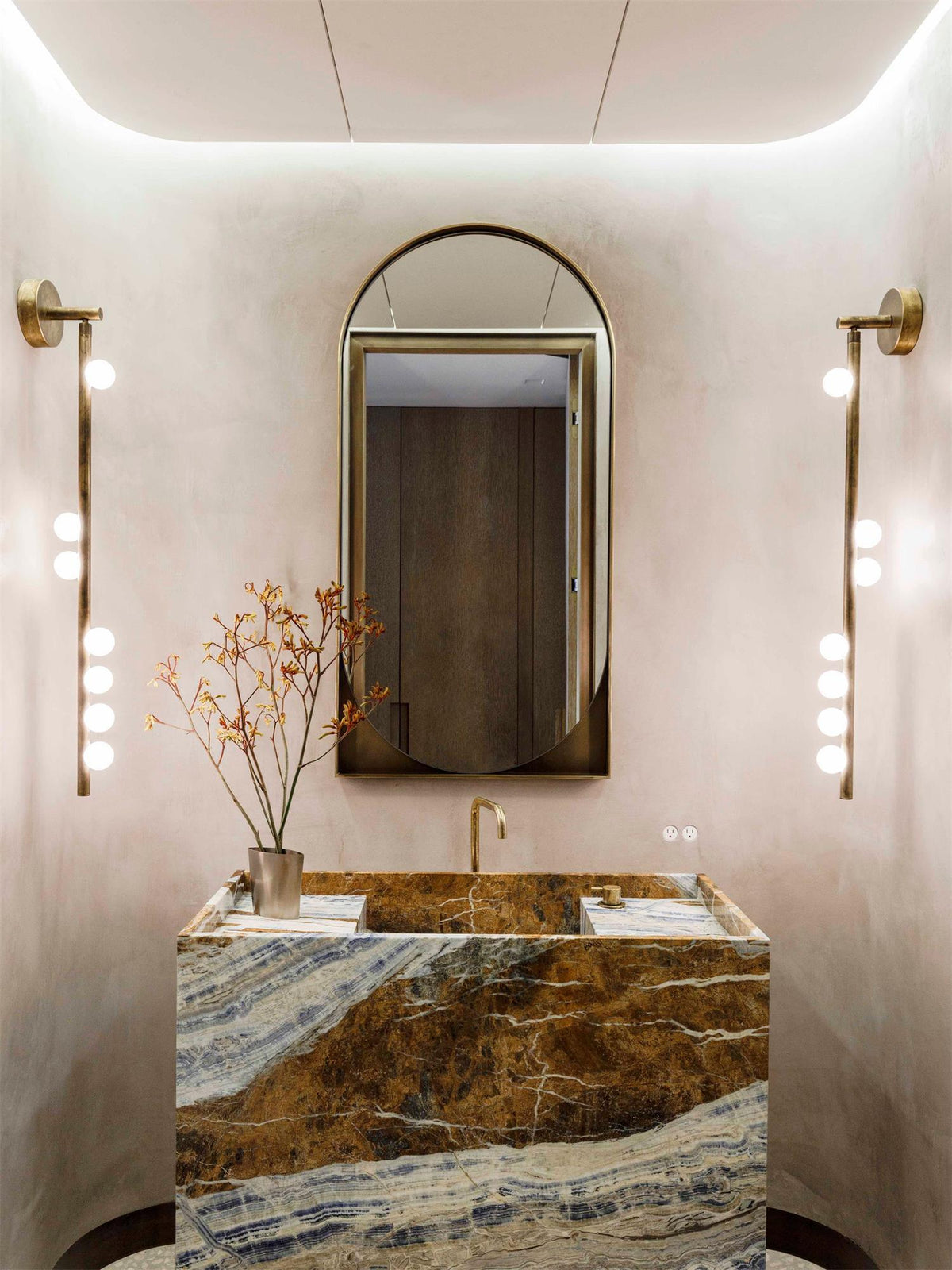 Dradida Linear Wall Light
