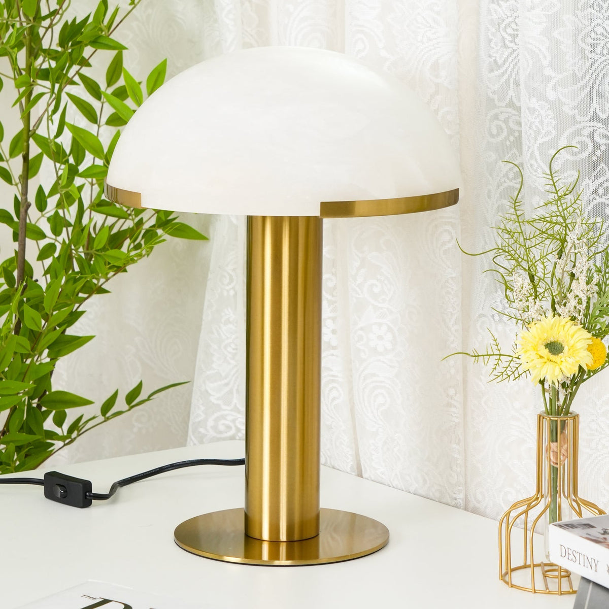 Liria Minimalist Table Lamp